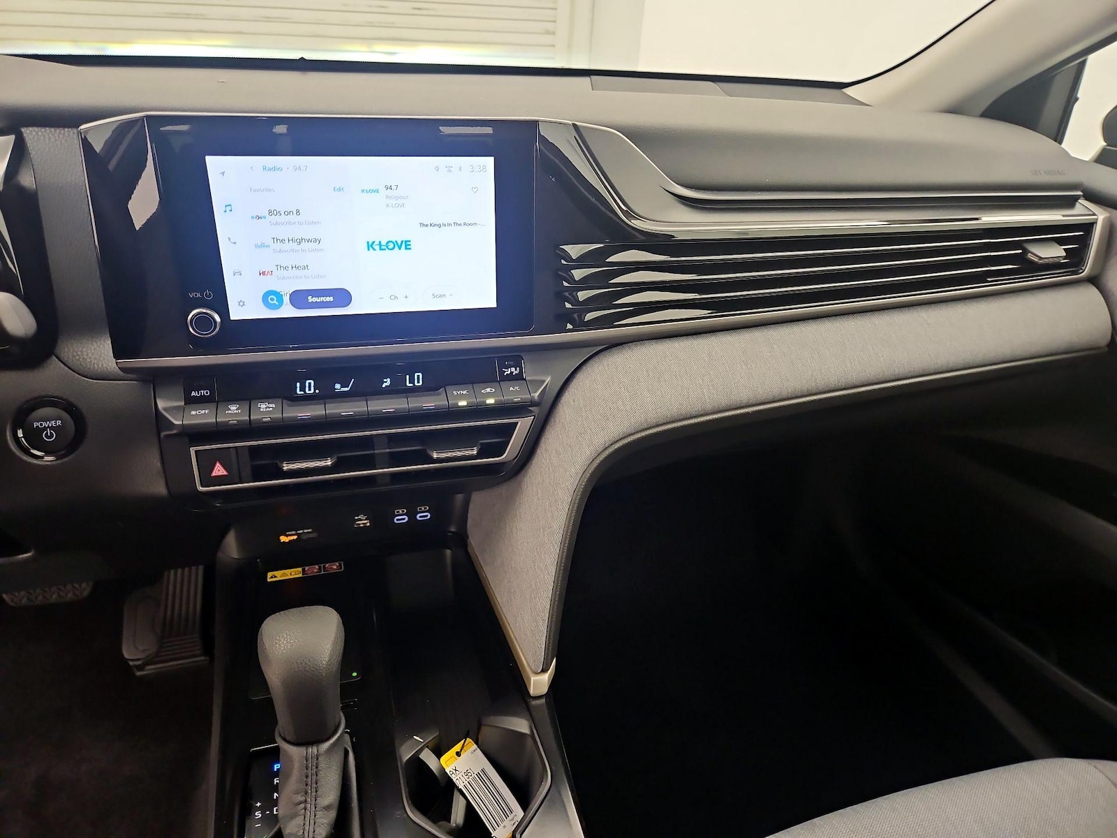 2026 Toyota Camry LE - Photo 10
