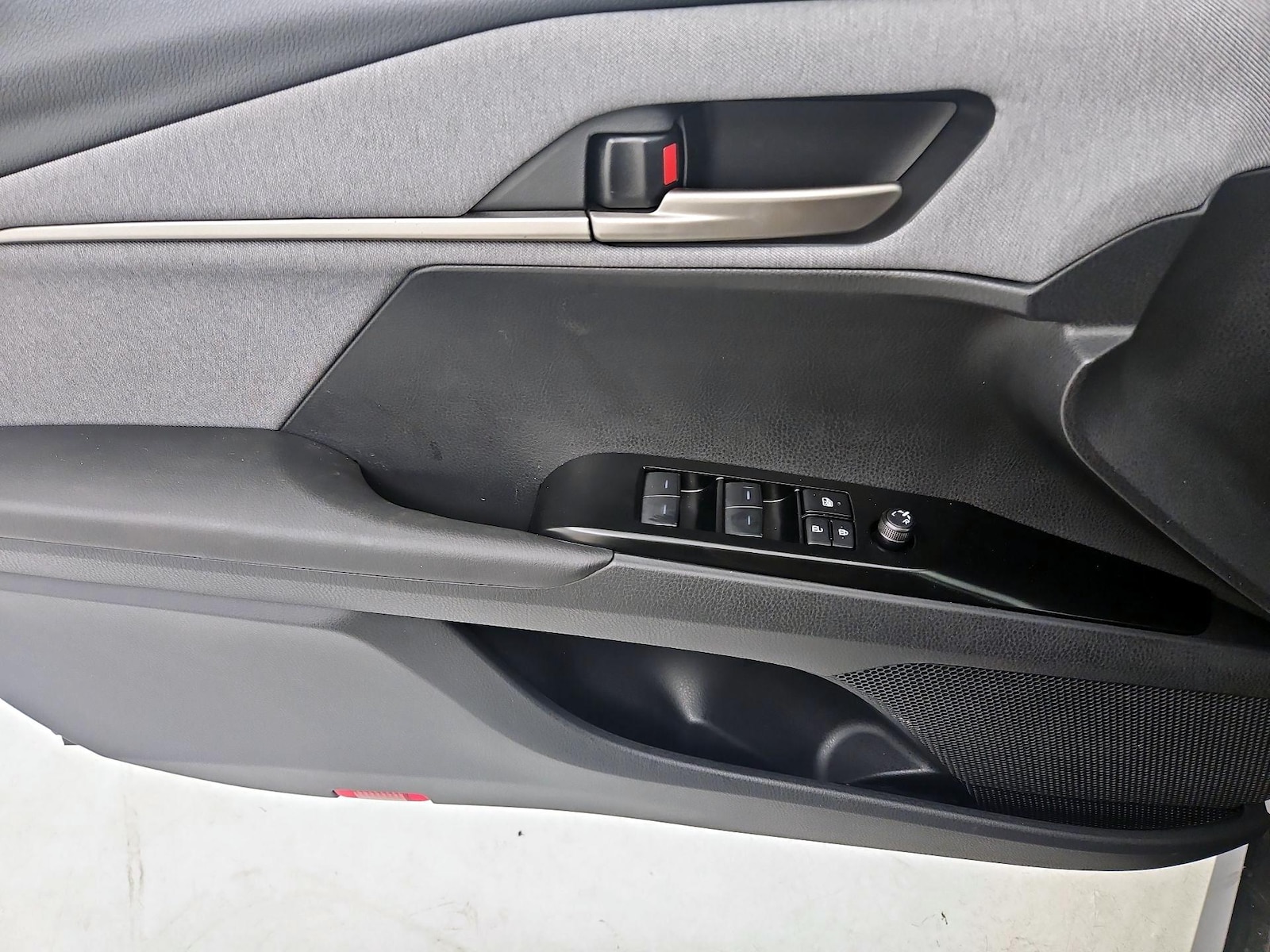 2026 Toyota Camry LE - Photo 13