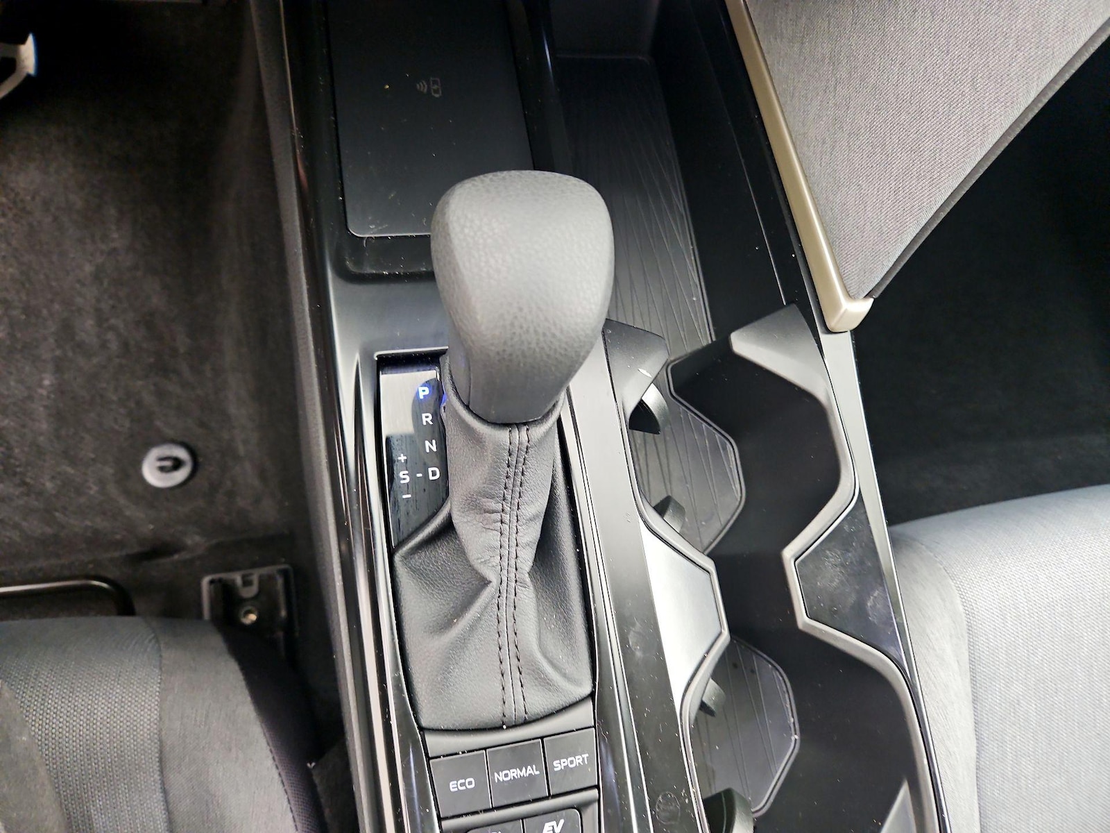 2026 Toyota Camry LE - Photo 18
