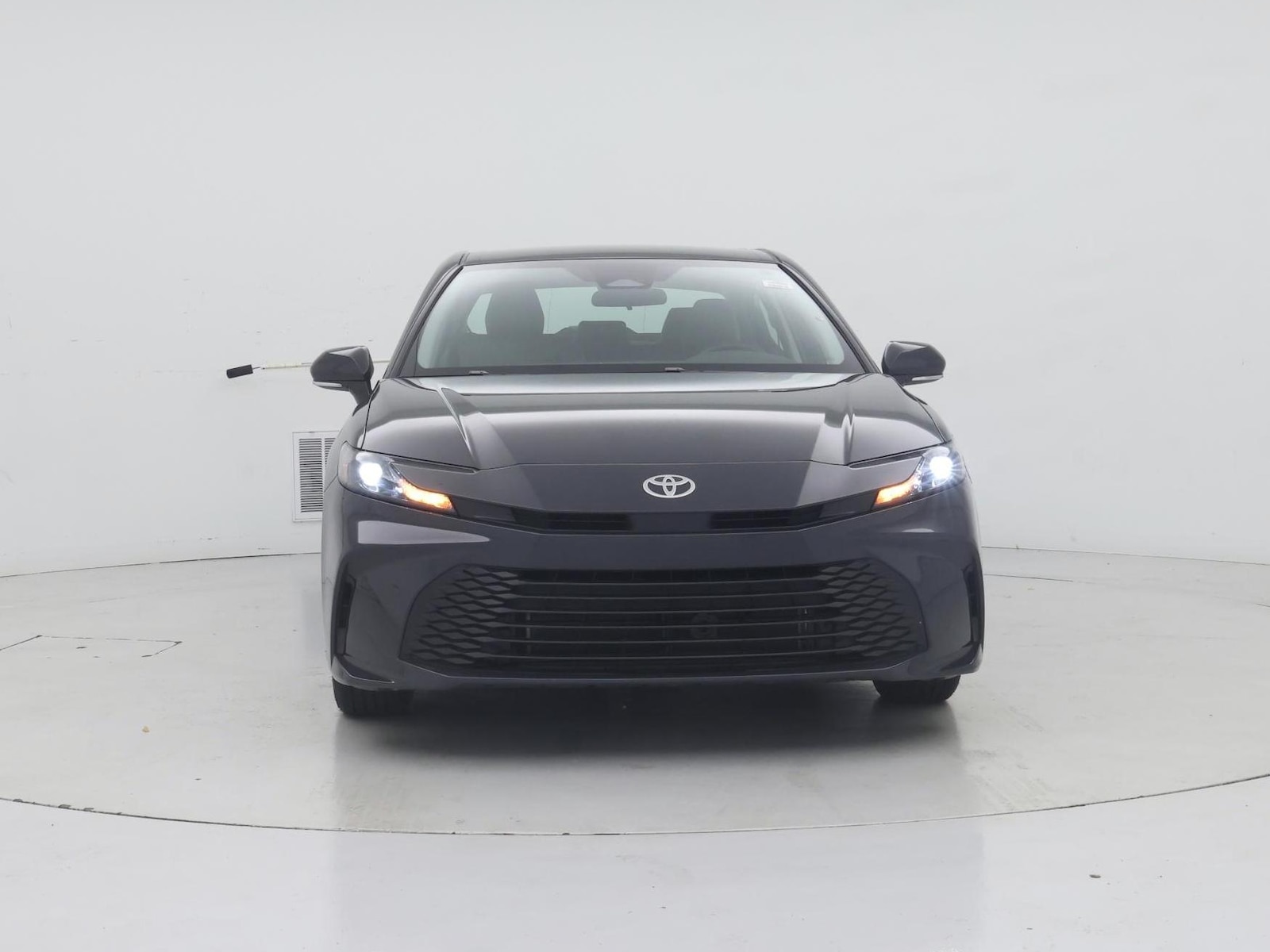 2026 Toyota Camry LE - Photo 6