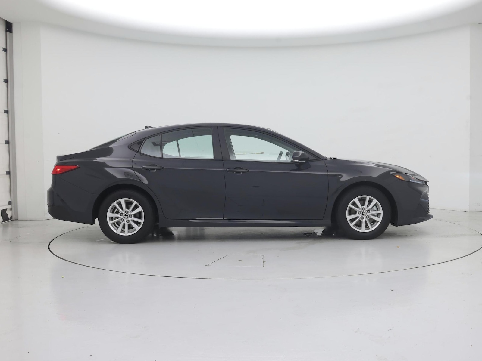 2026 Toyota Camry LE - Photo 8