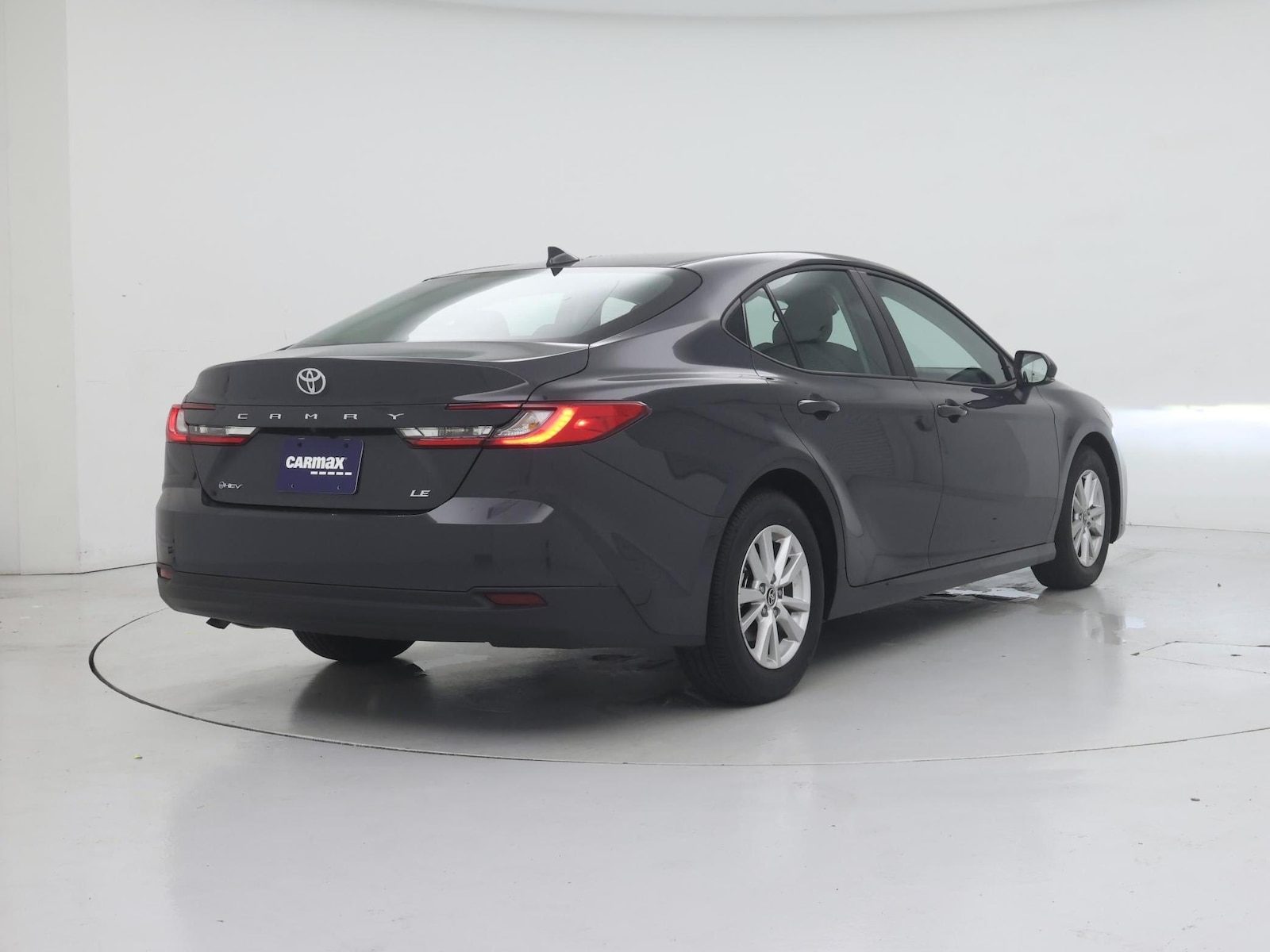 2026 Toyota Camry LE - Photo 9