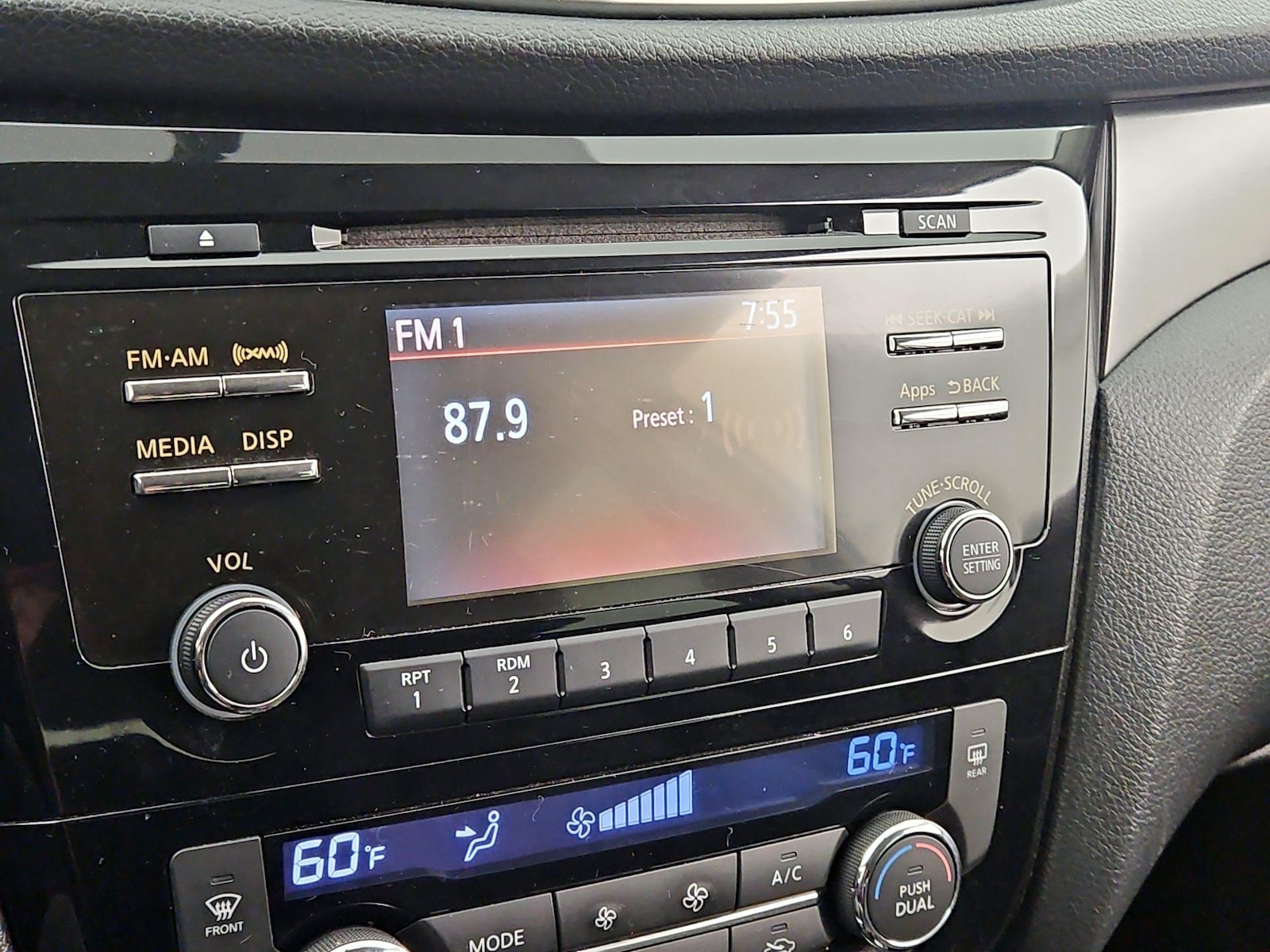 2016 Nissan Rogue SV - Photo 16