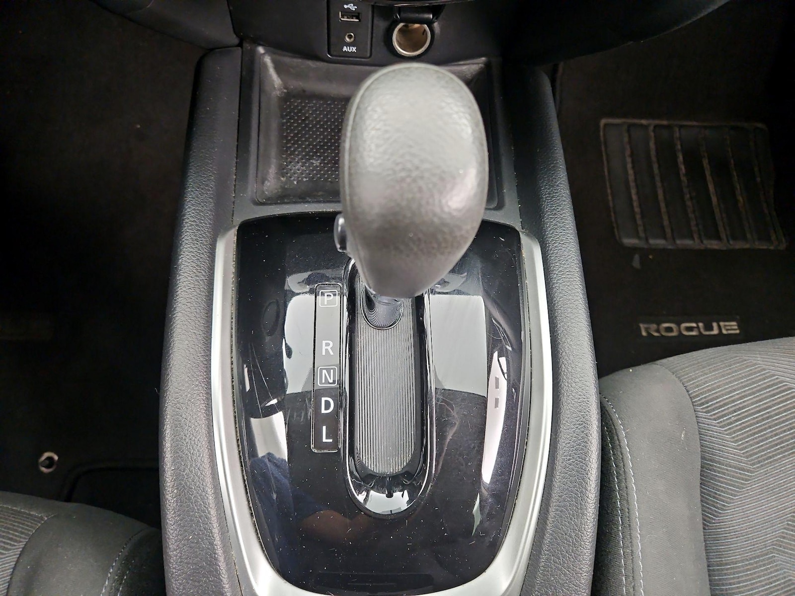 2016 Nissan Rogue SV - Photo 18
