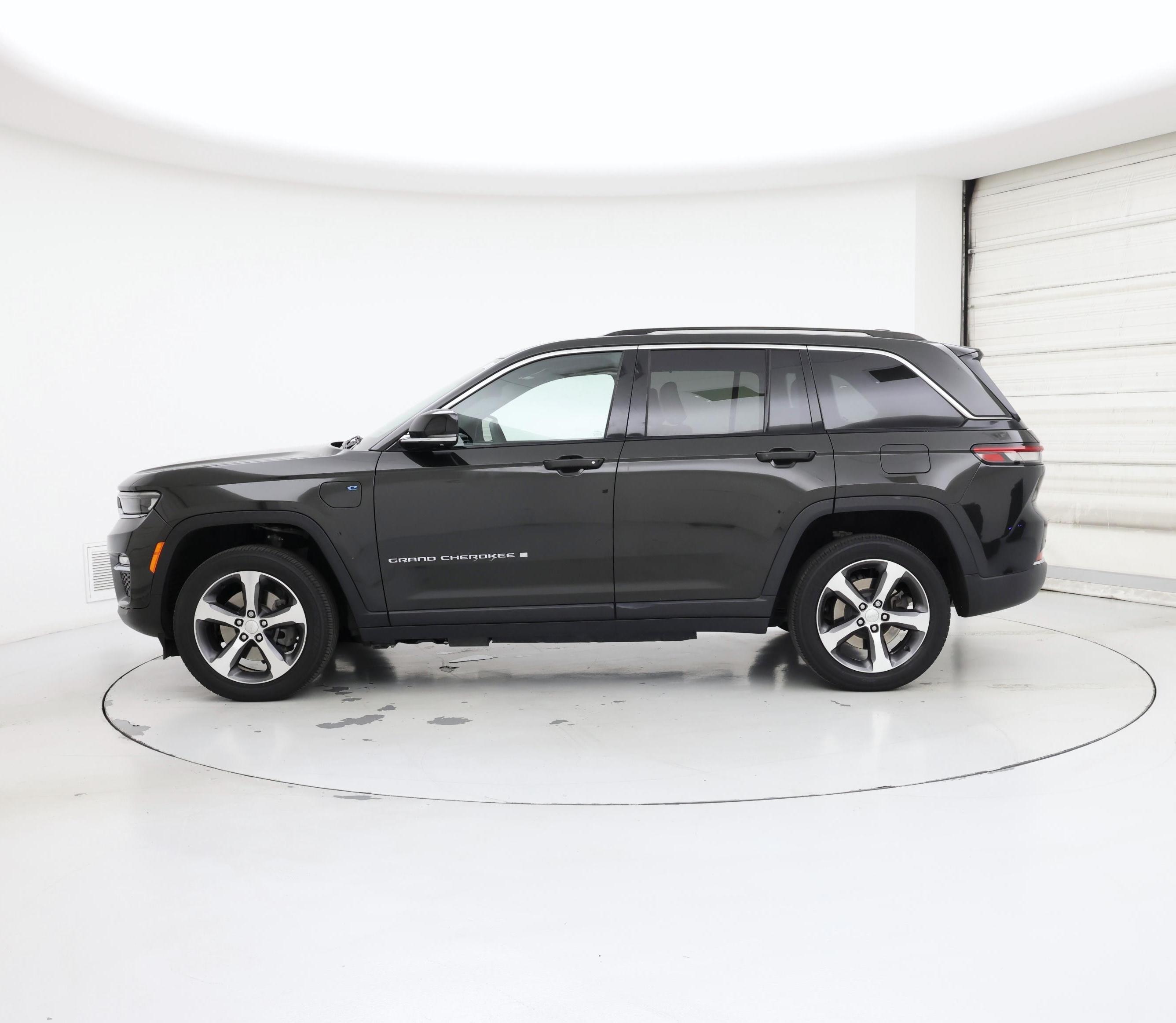 Thumbnail: 2023 Jeep Grand Cherokee - 3