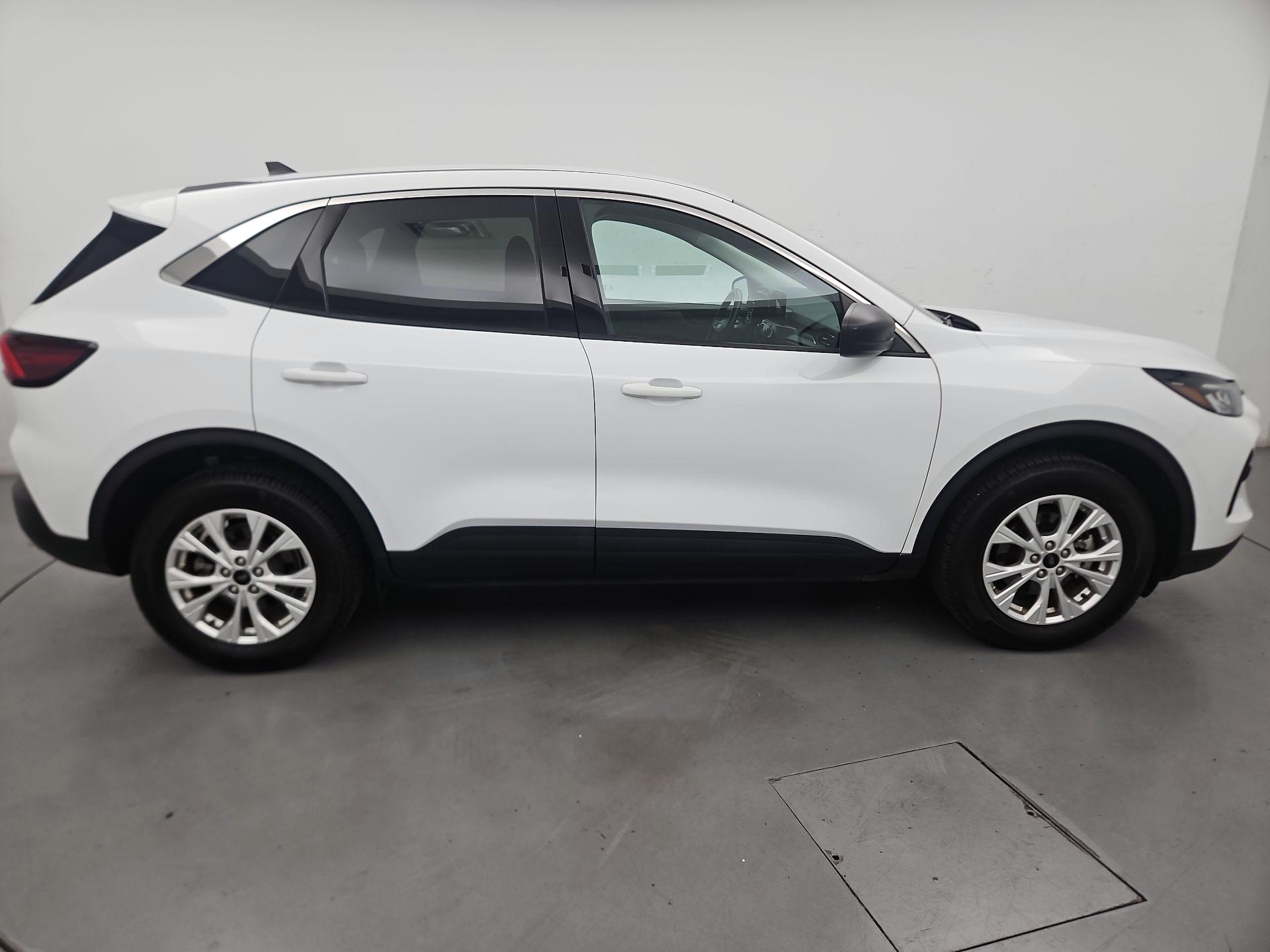 Thumbnail: 2023 Ford Escape - 4