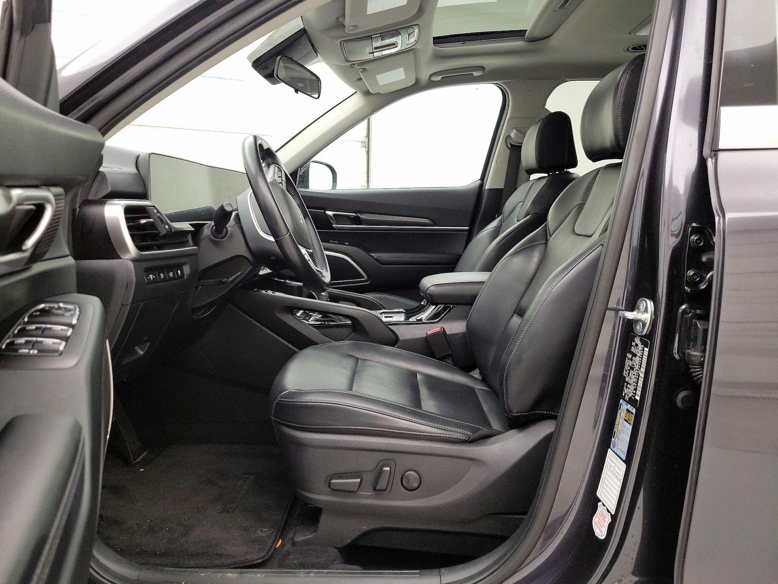 2025 Kia Telluride S - Photo 12