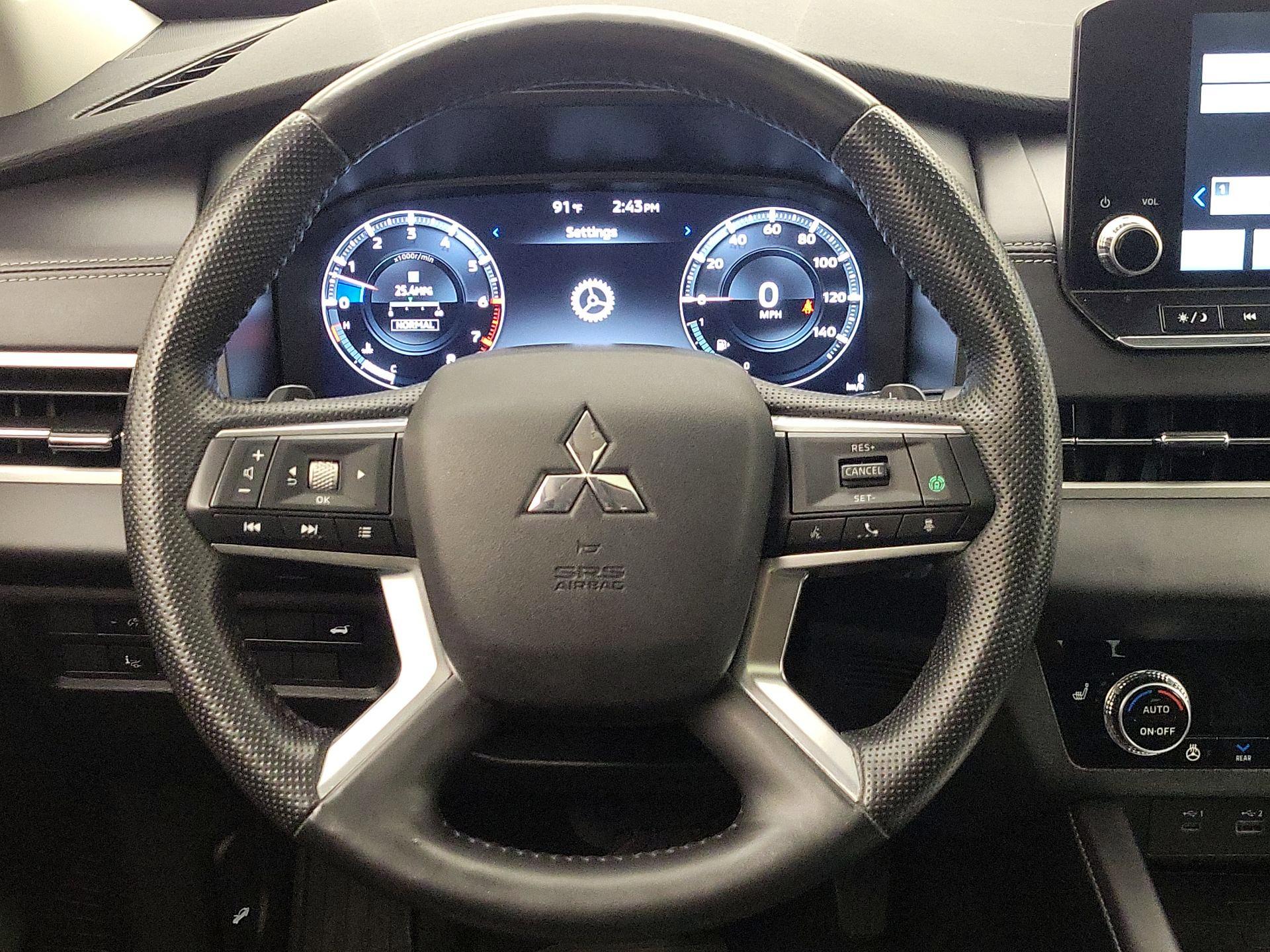 Thumbnail: 2024 Mitsubishi Outlander - 10