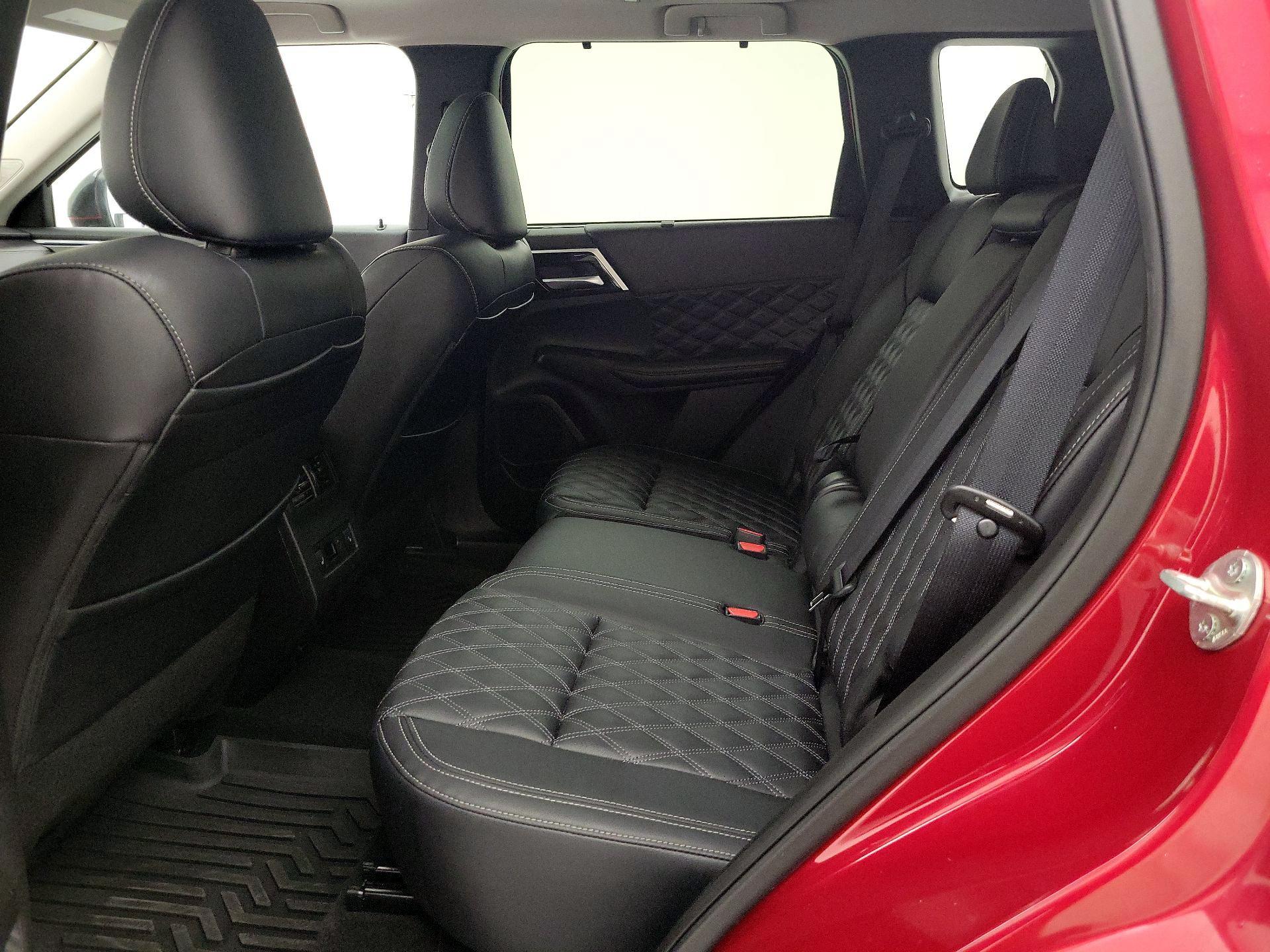 Thumbnail: 2024 Mitsubishi Outlander - 20