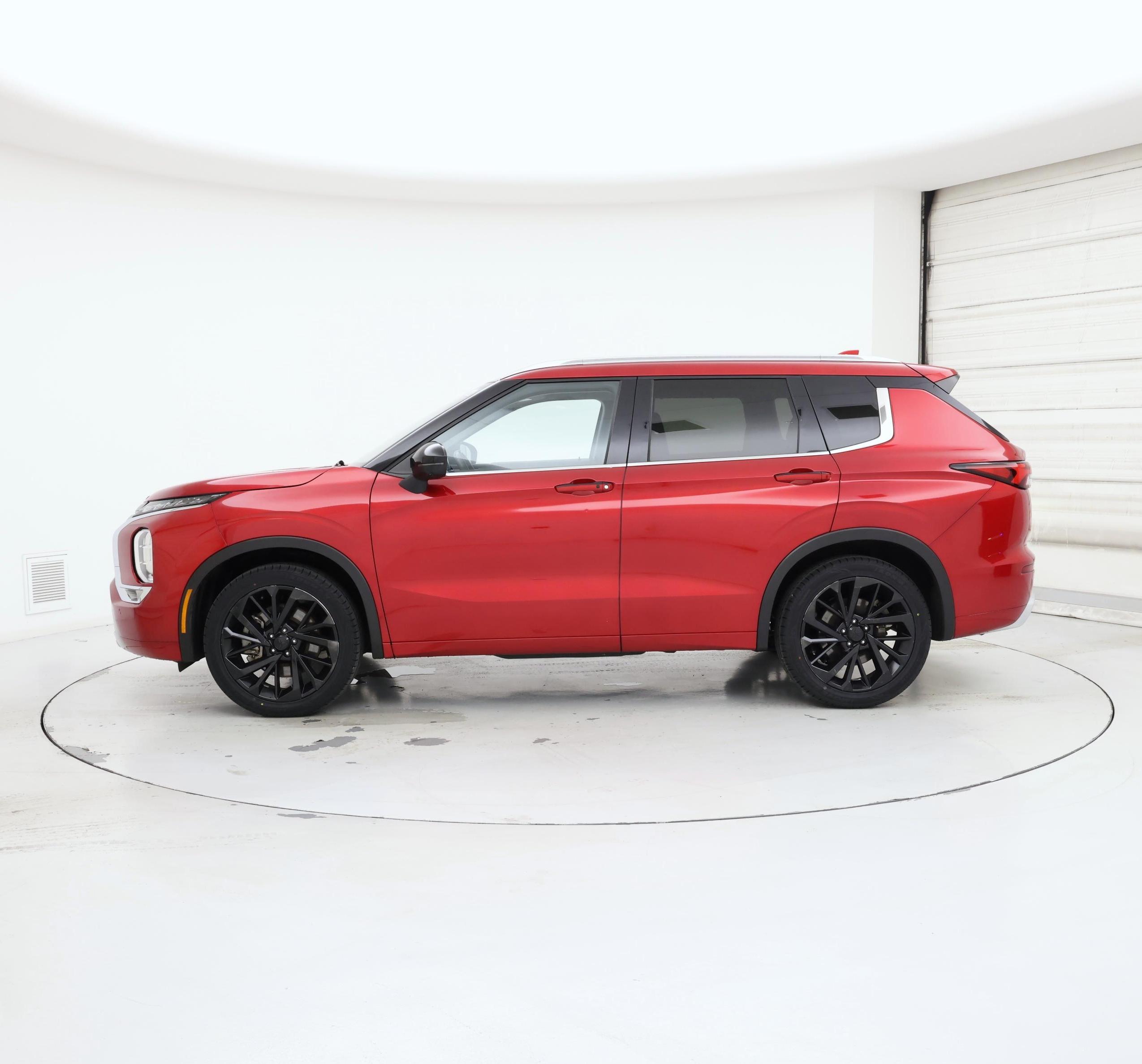 Thumbnail: 2024 Mitsubishi Outlander - 3