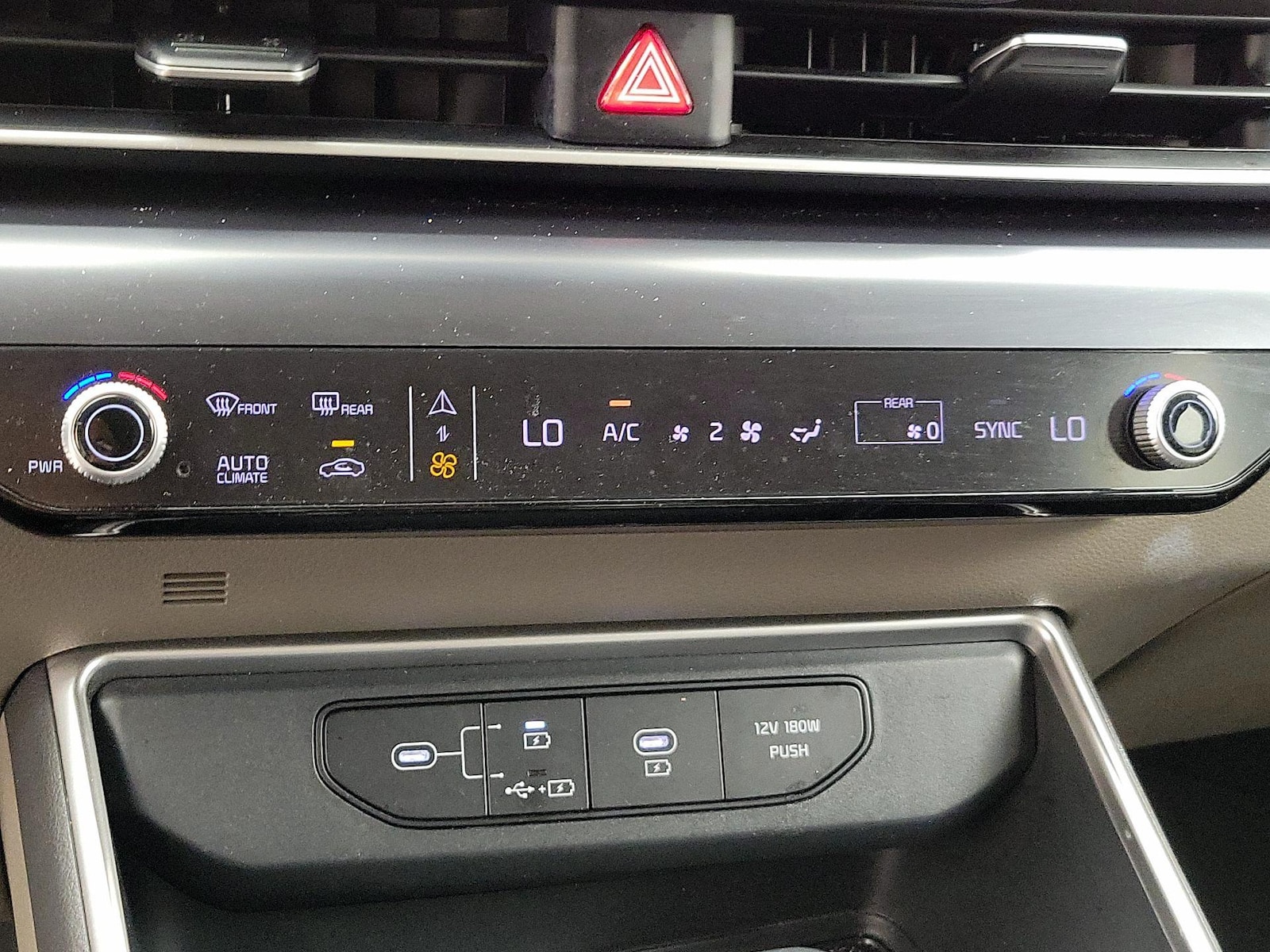 2025 Kia Carnival LXS - Photo 18