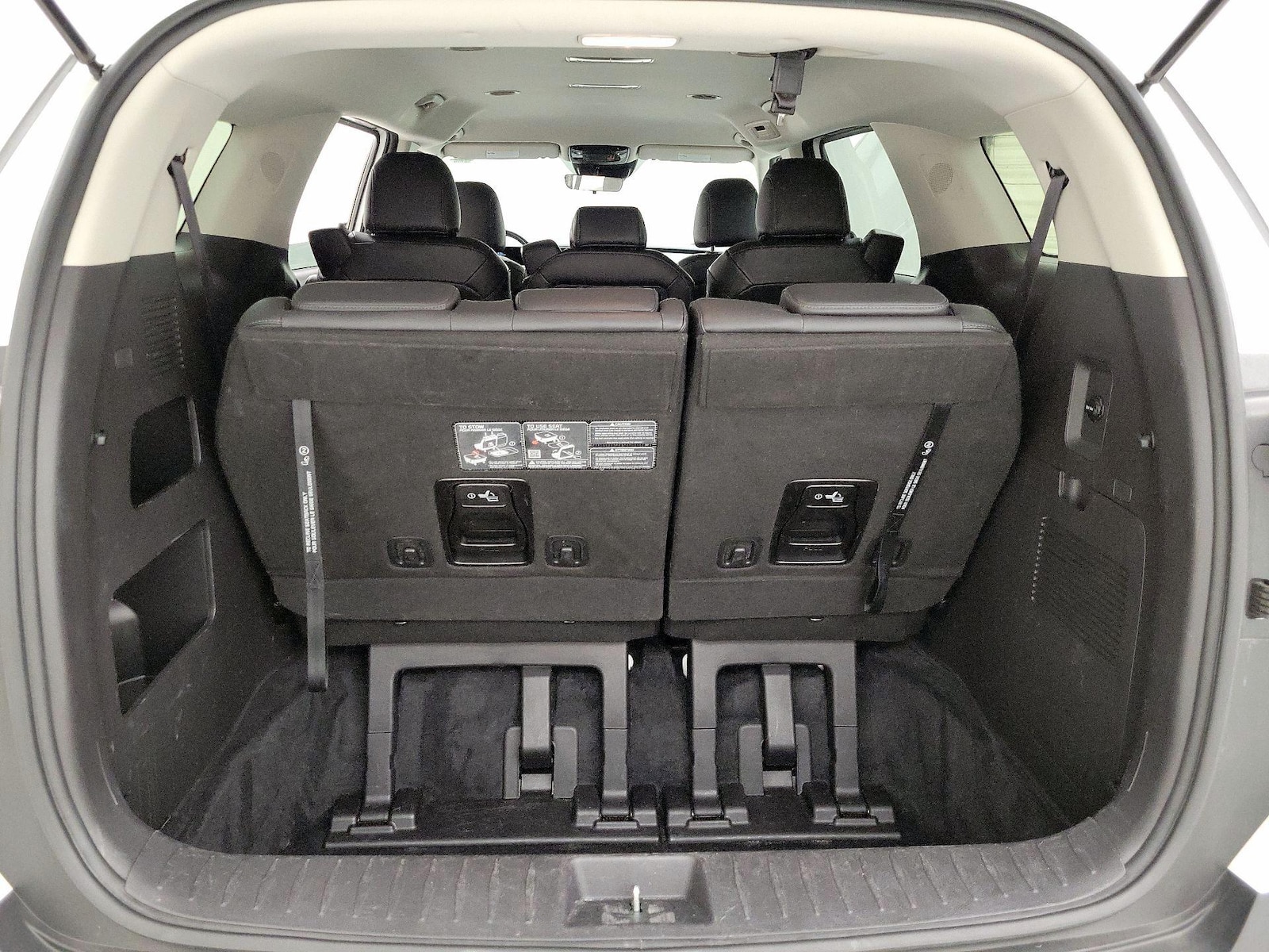 2025 Kia Carnival LXS - Photo 23