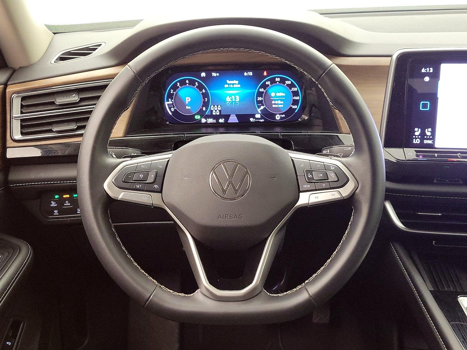 2025 Volkswagen Atlas SE w/Tech - Photo 11