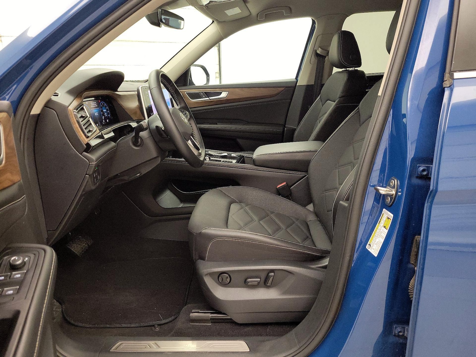 2025 Volkswagen Atlas SE w/Tech - Photo 12