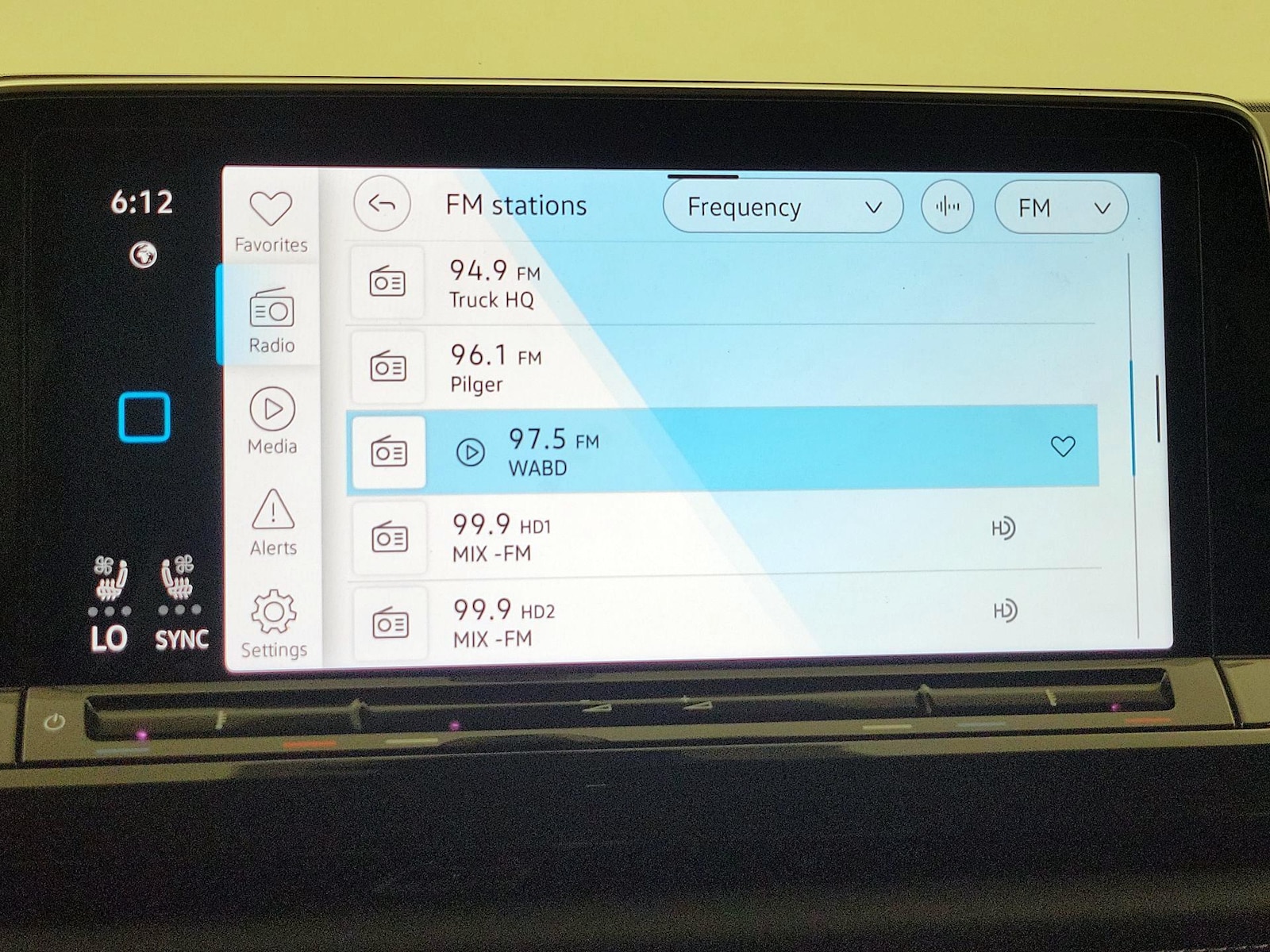 2025 Volkswagen Atlas SE w/Tech - Photo 16