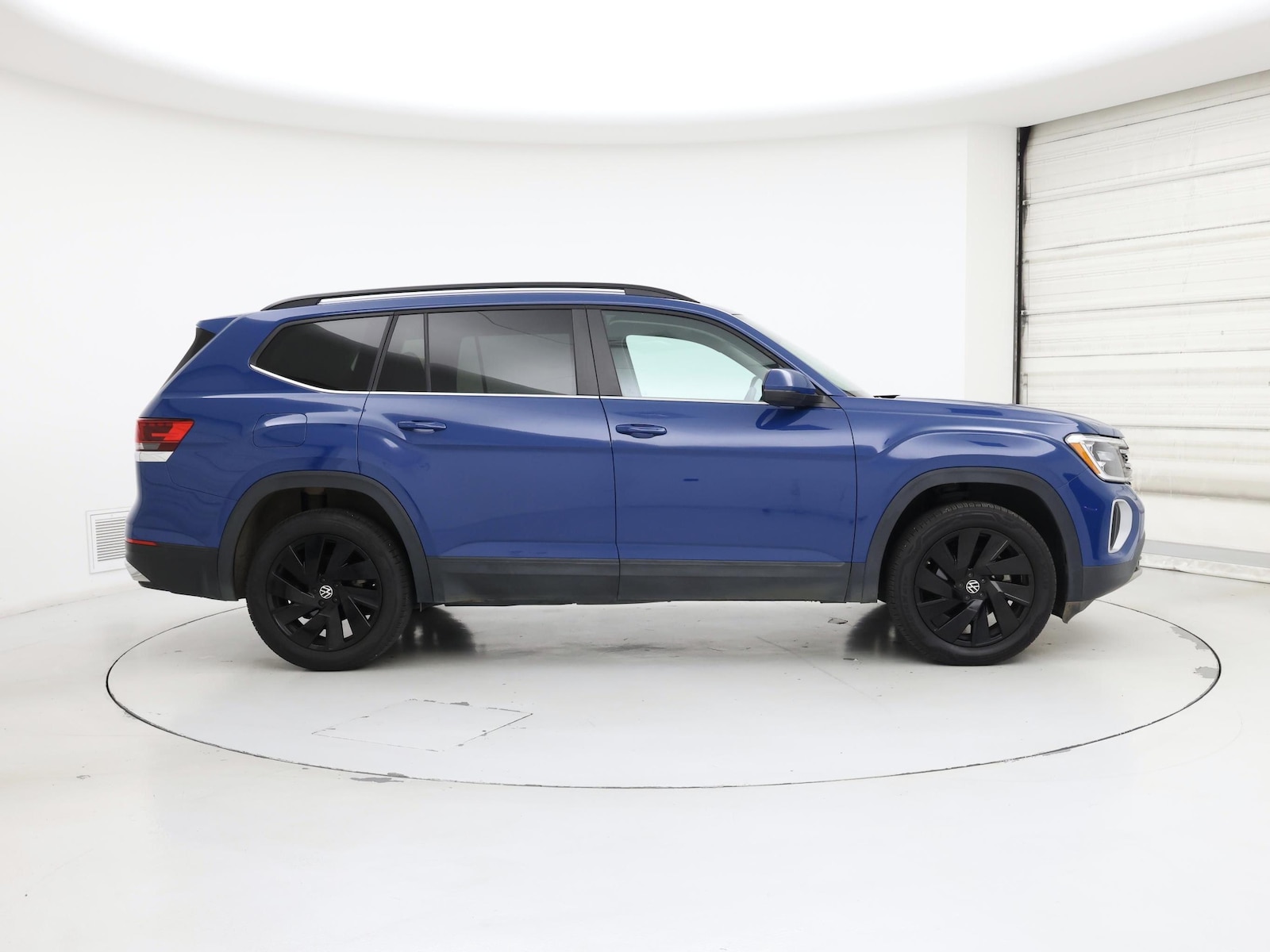 2025 Volkswagen Atlas SE w/Tech - Photo 8