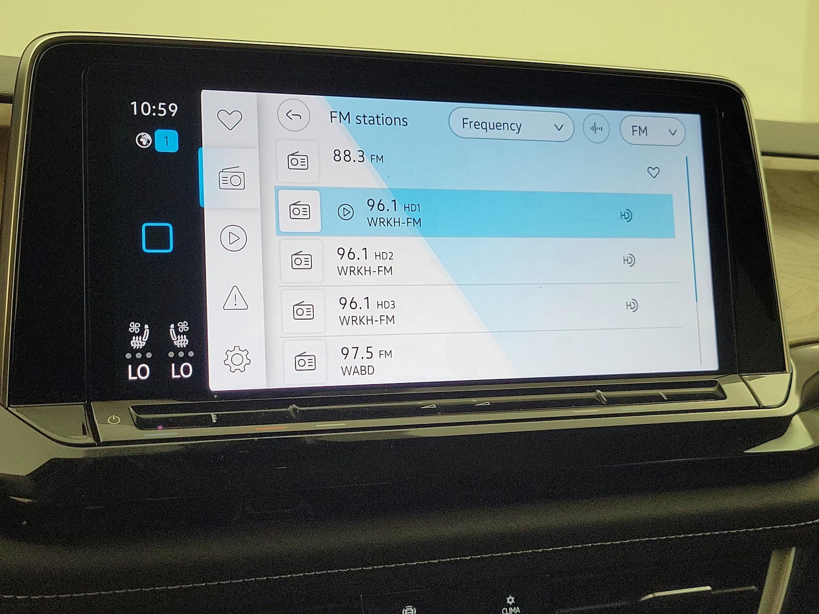 2025 Volkswagen Atlas SE w/Tech - Photo 16