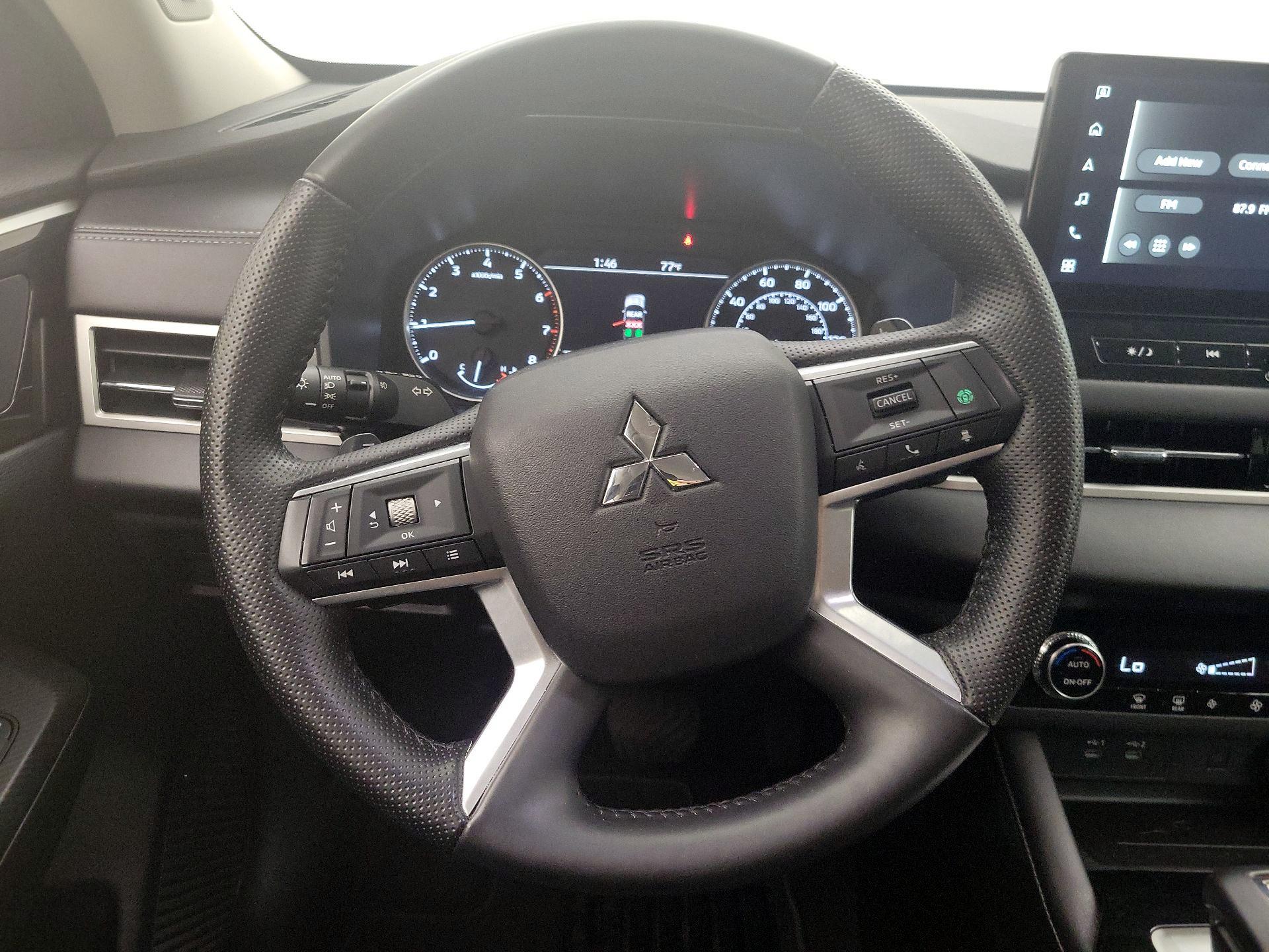 Thumbnail: 2025 Mitsubishi Outlander - 10