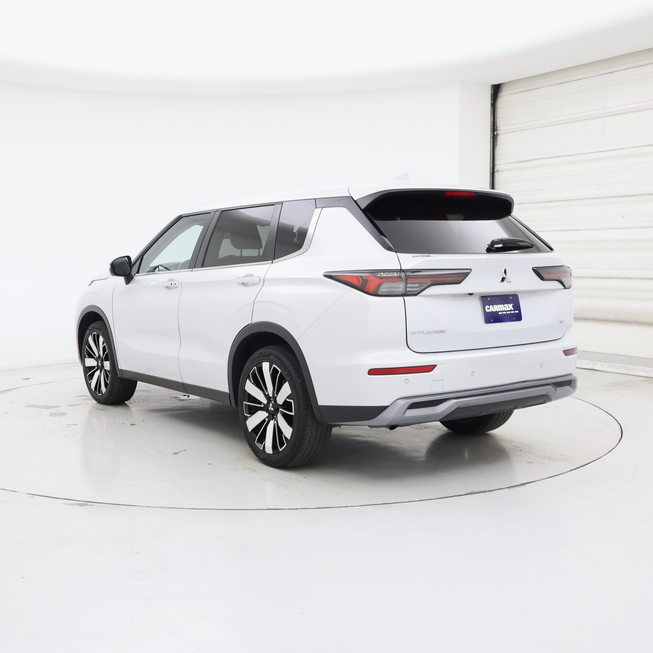 Thumbnail: 2025 Mitsubishi Outlander - 2