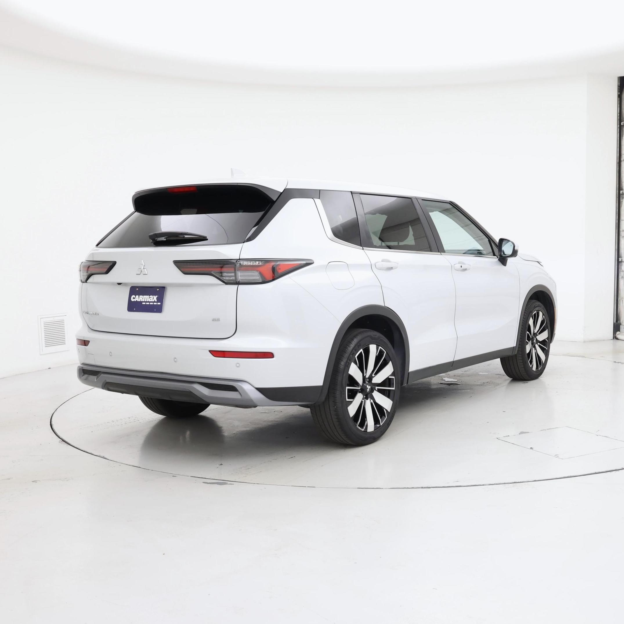 Thumbnail: 2025 Mitsubishi Outlander - 8