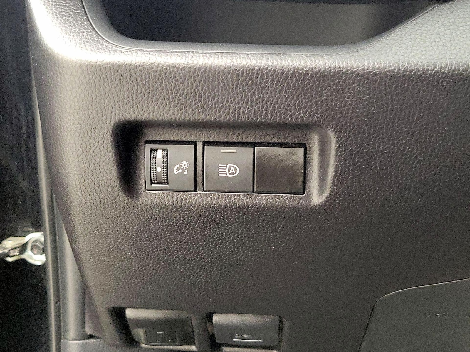 2025 Toyota RAV4 LE - Photo 14