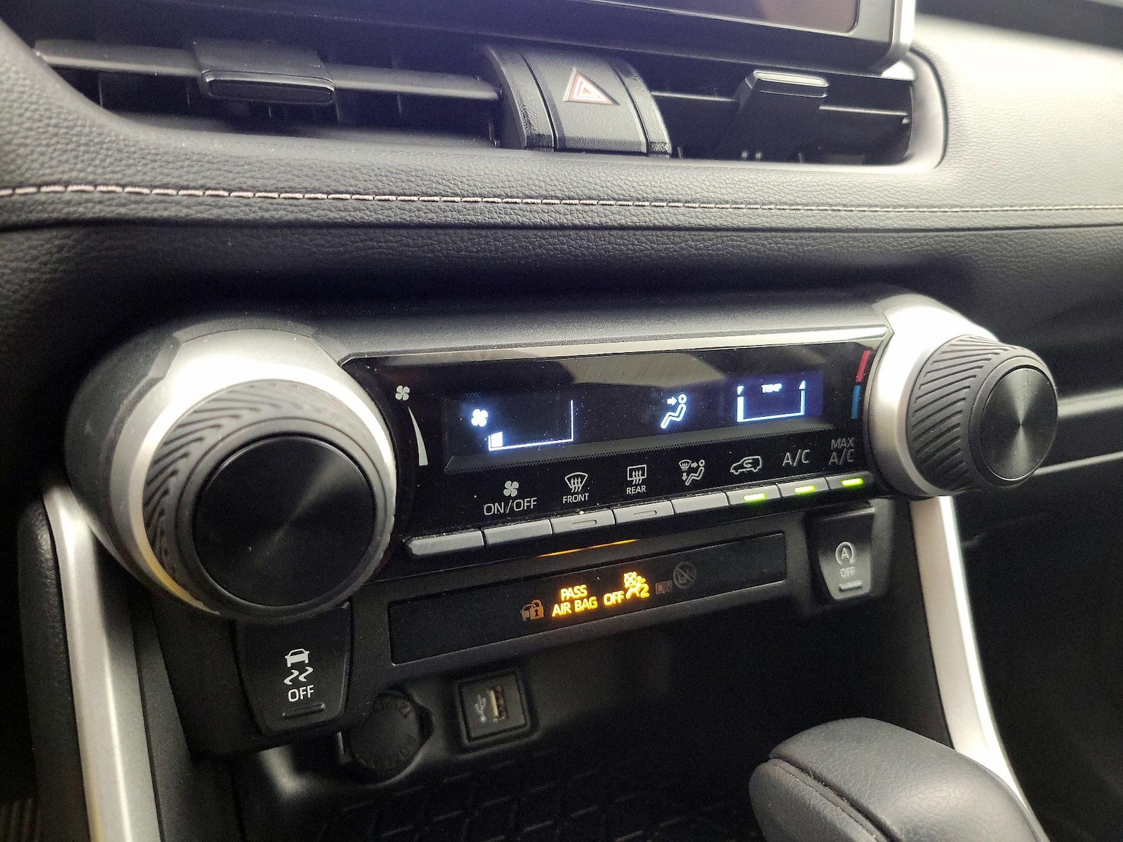 2025 Toyota RAV4 LE - Photo 17