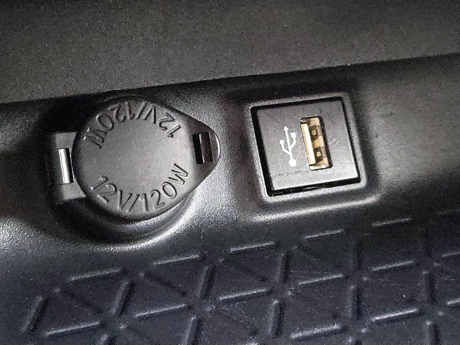 2025 Toyota RAV4 LE - Photo 19
