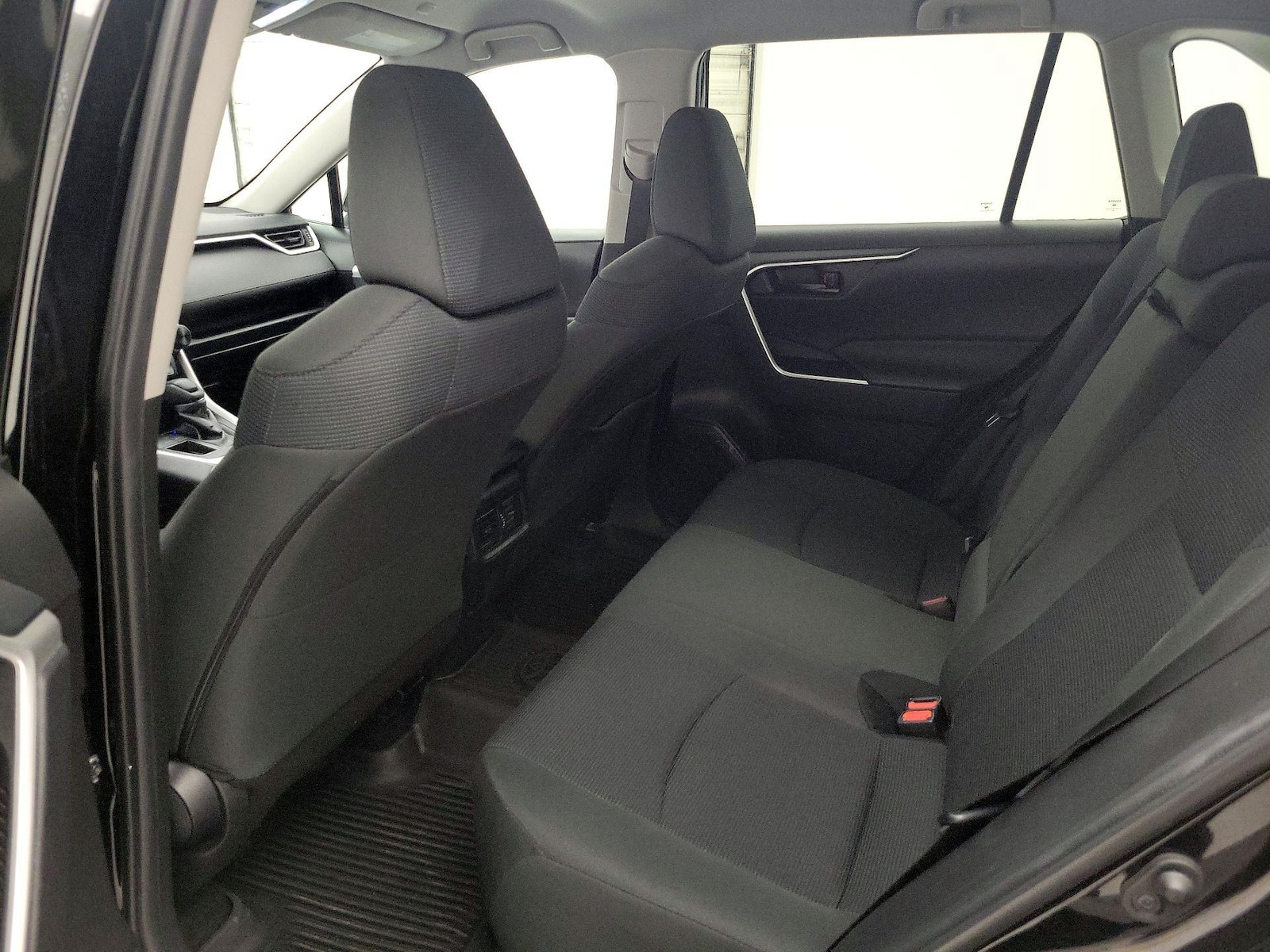 2025 Toyota RAV4 LE - Photo 20