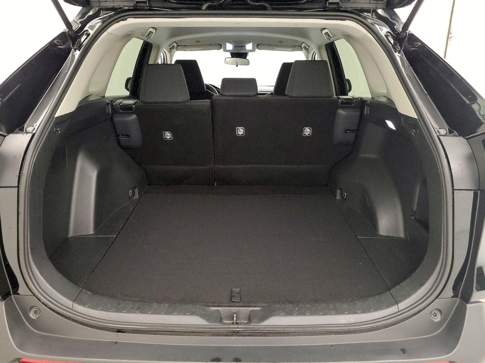 2025 Toyota RAV4 LE - Photo 21