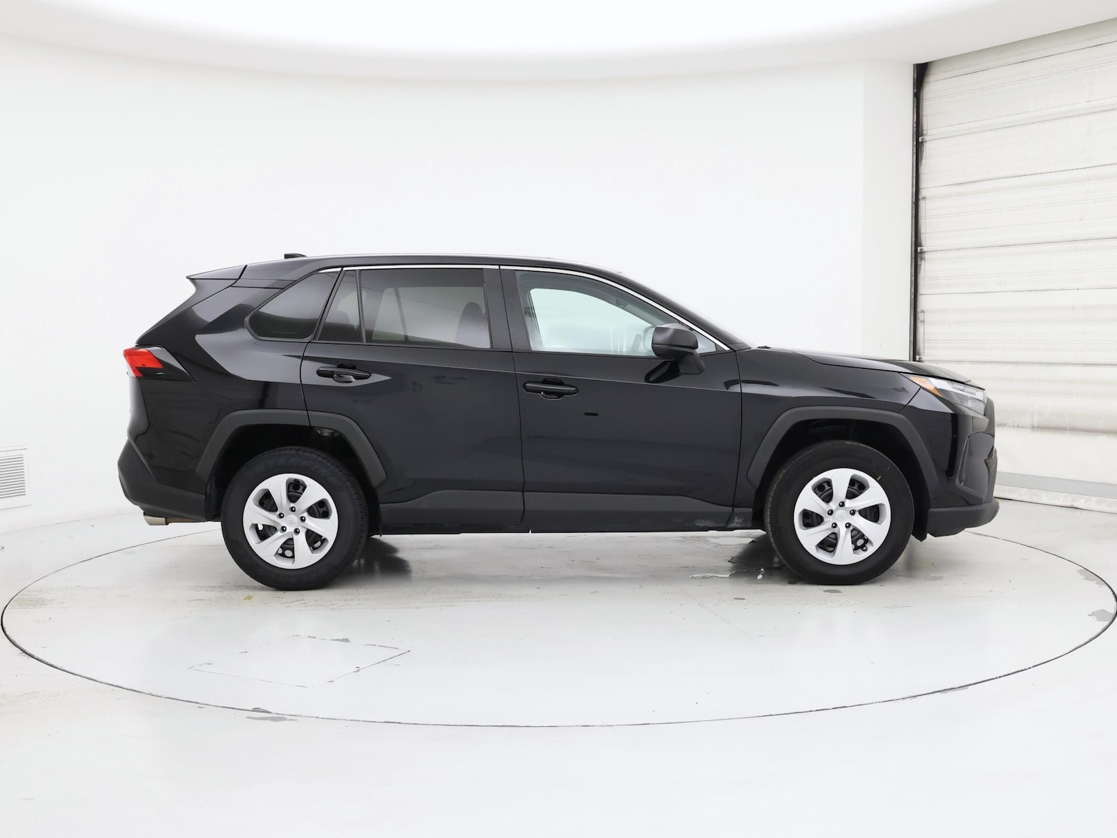 2025 Toyota RAV4 LE - Photo 8