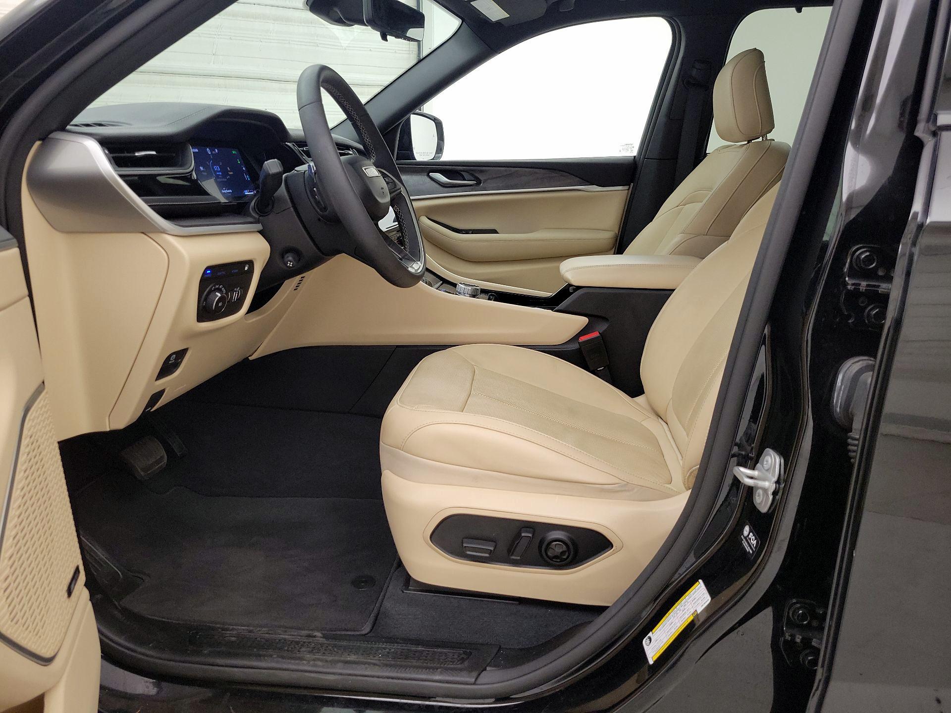 Thumbnail: 2023 Jeep Grand Cherokee - 11