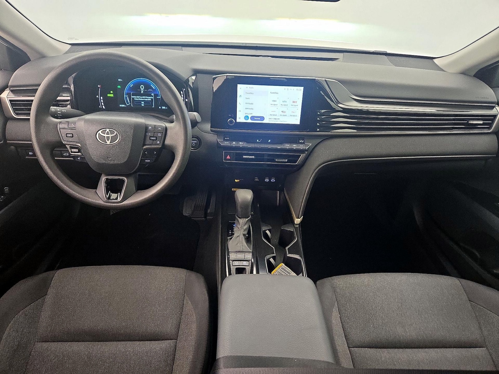 2025 Toyota Camry LE - Photo 10