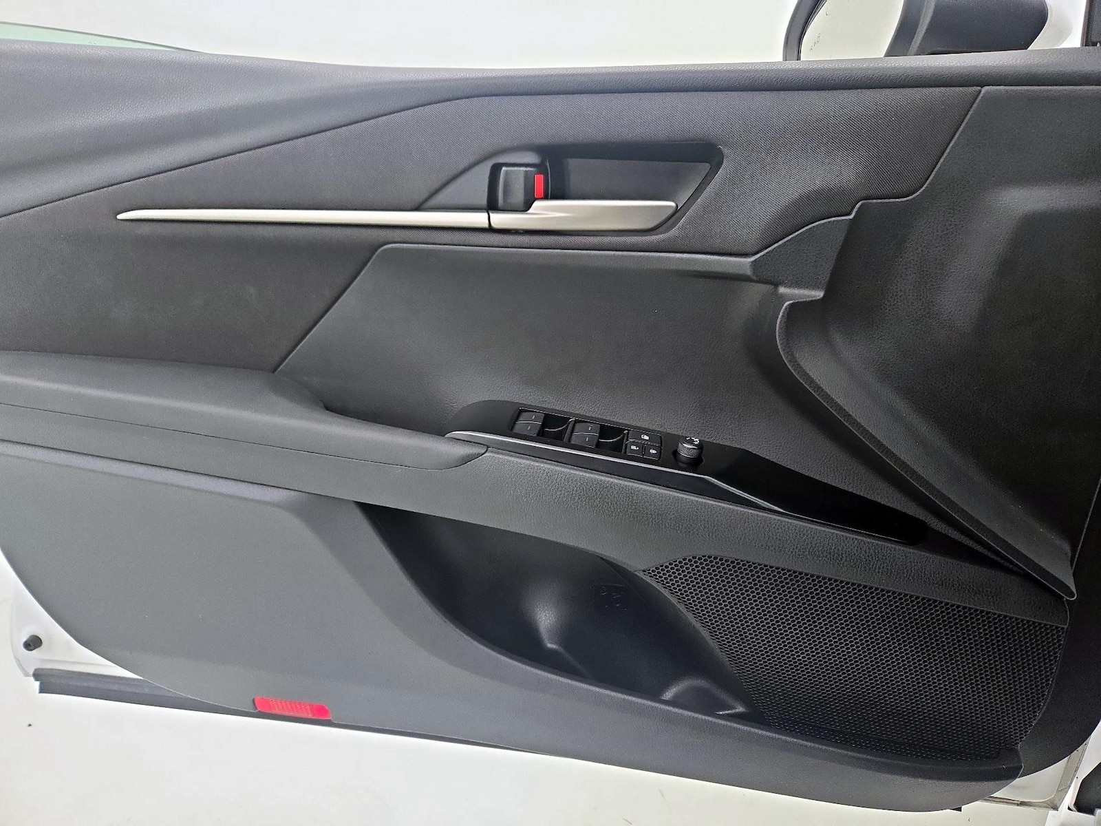 2025 Toyota Camry LE - Photo 13