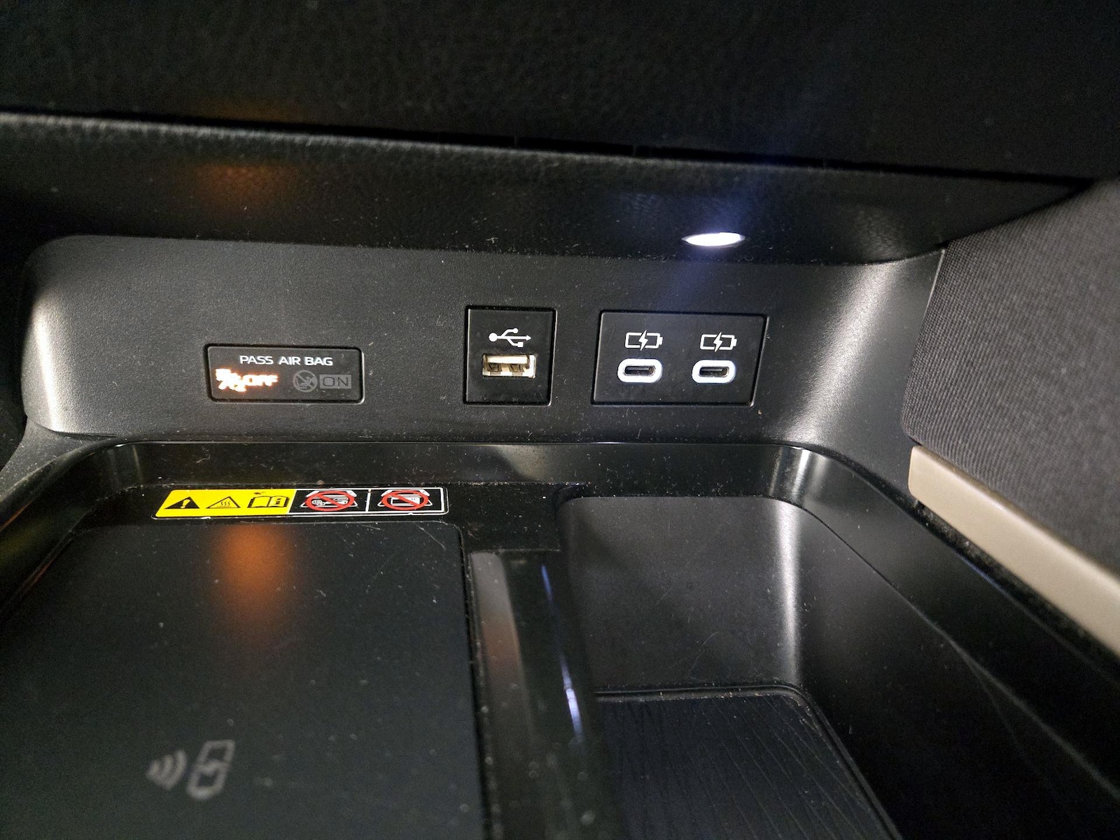 2025 Toyota Camry LE - Photo 19