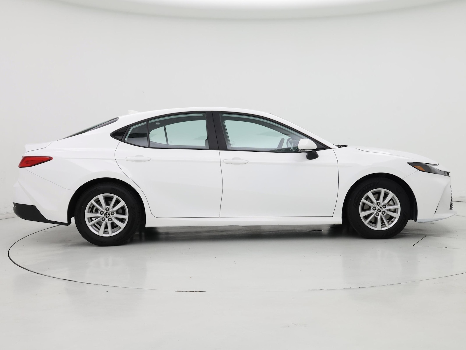 2025 Toyota Camry LE - Photo 8