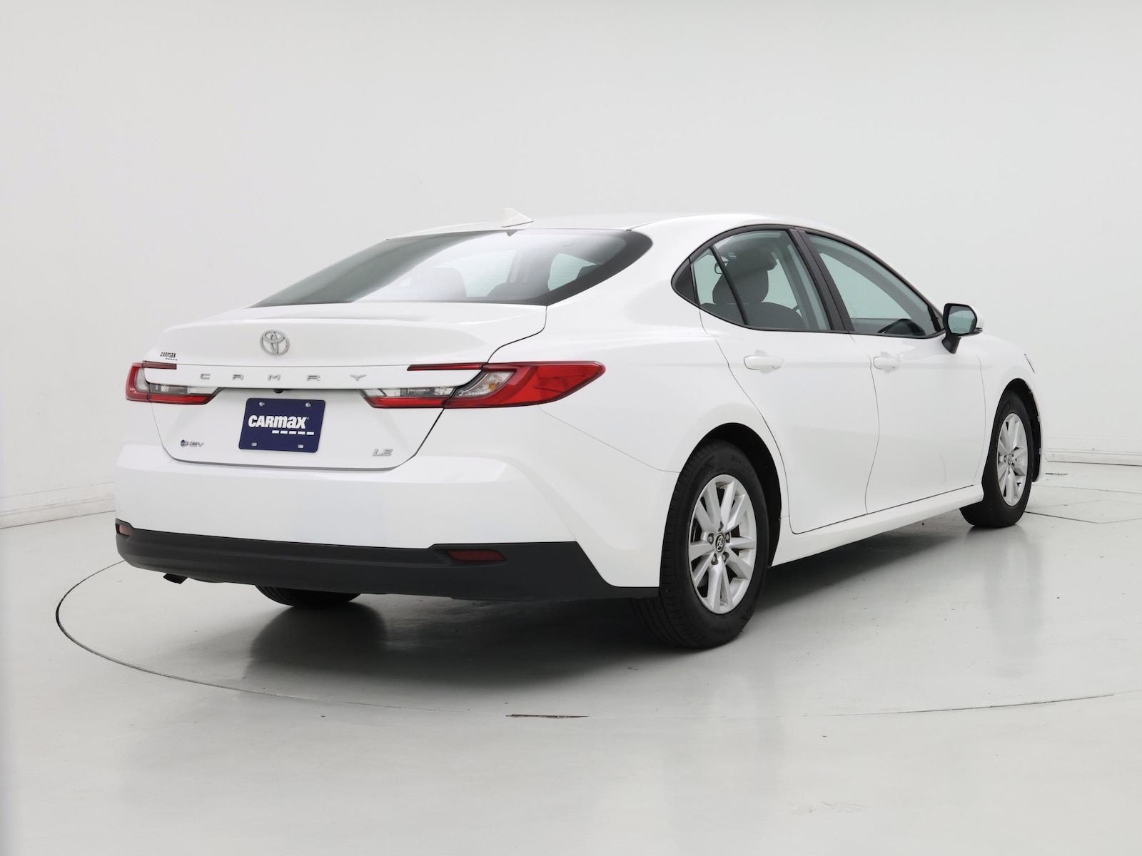 2025 Toyota Camry LE - Photo 9