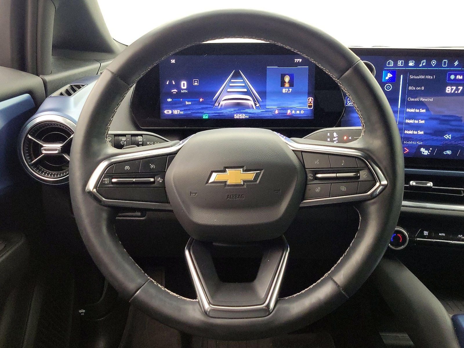 2024 Chevrolet Equinox EV LT - Photo 11