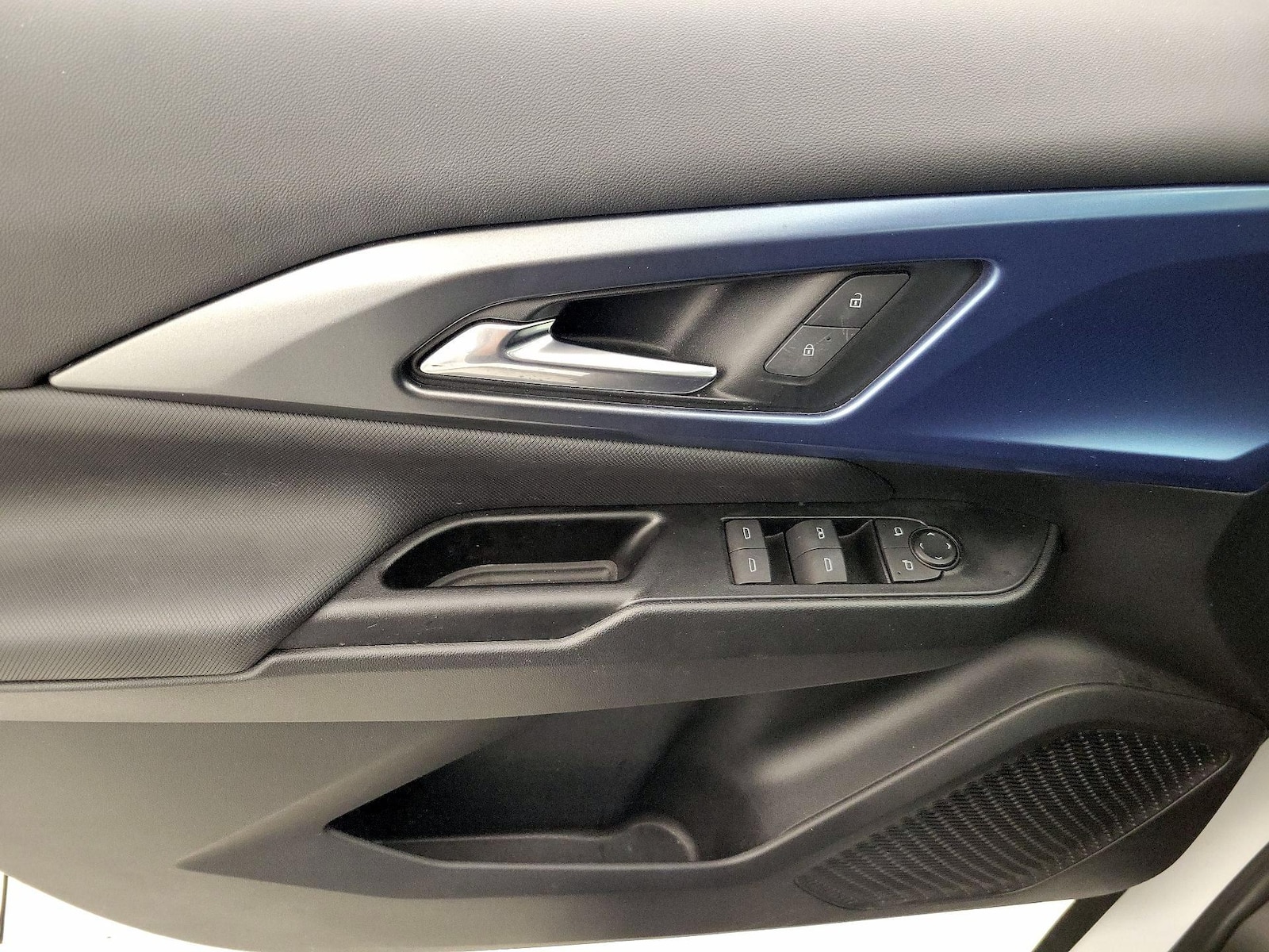 2024 Chevrolet Equinox EV LT - Photo 13
