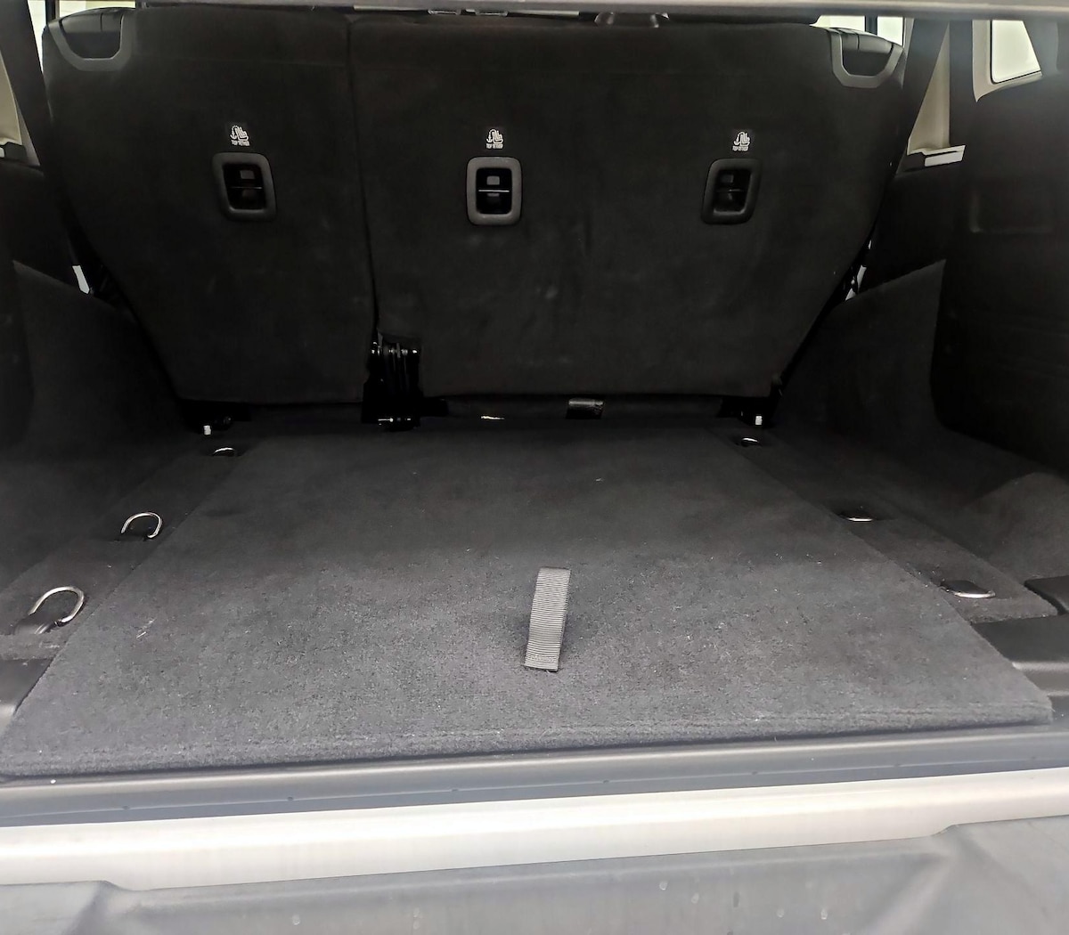 Trunk/Cargo (Seats Up)