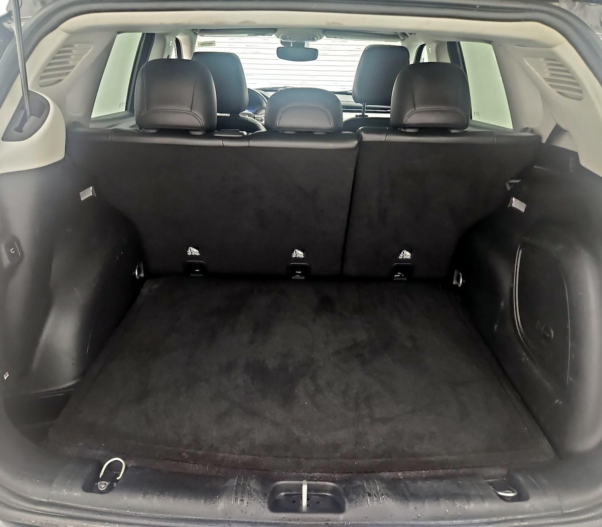 Trunk/Cargo (Seats Up)