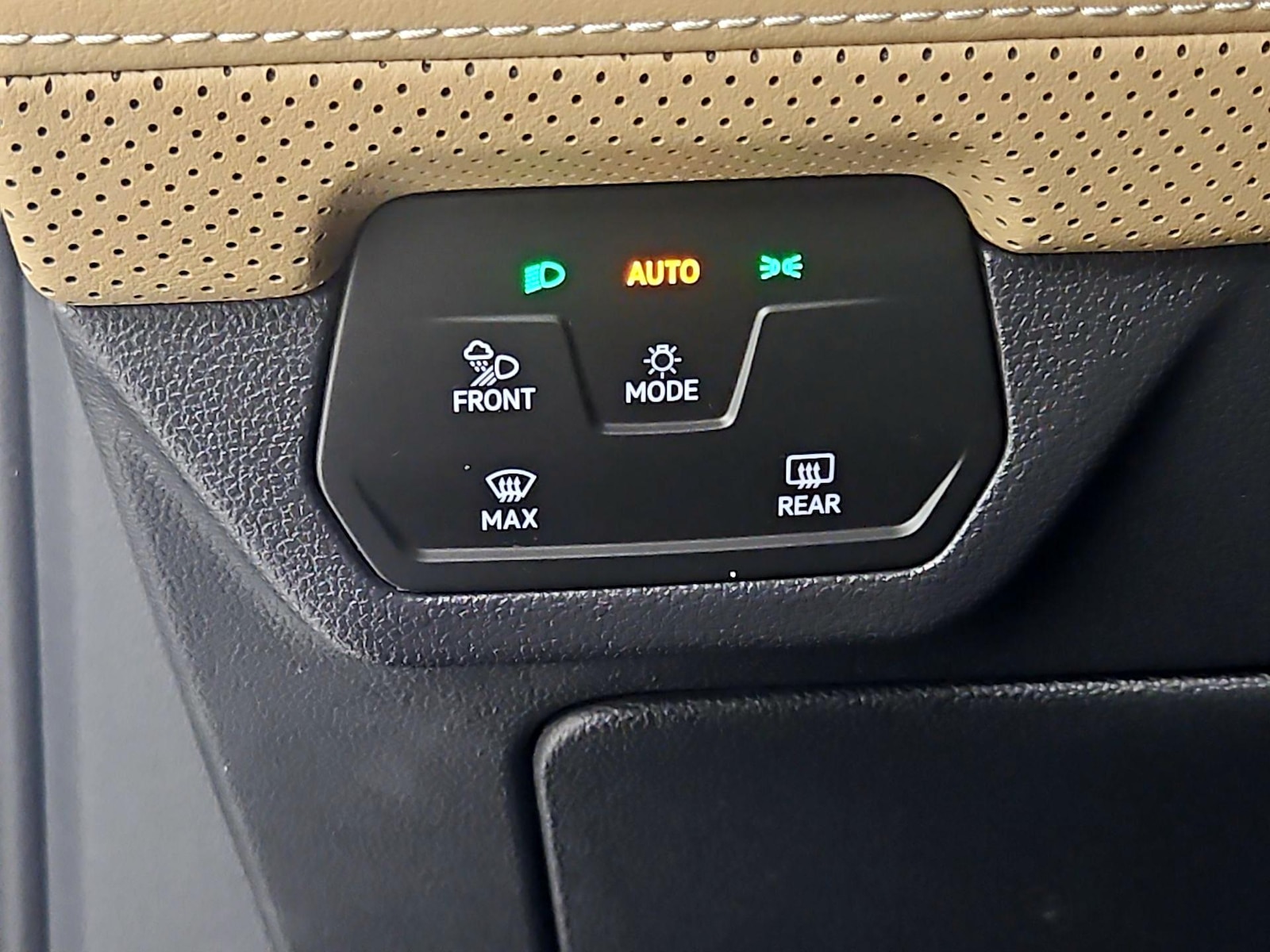 2024 Volkswagen Atlas Cross Sport SE - Photo 14