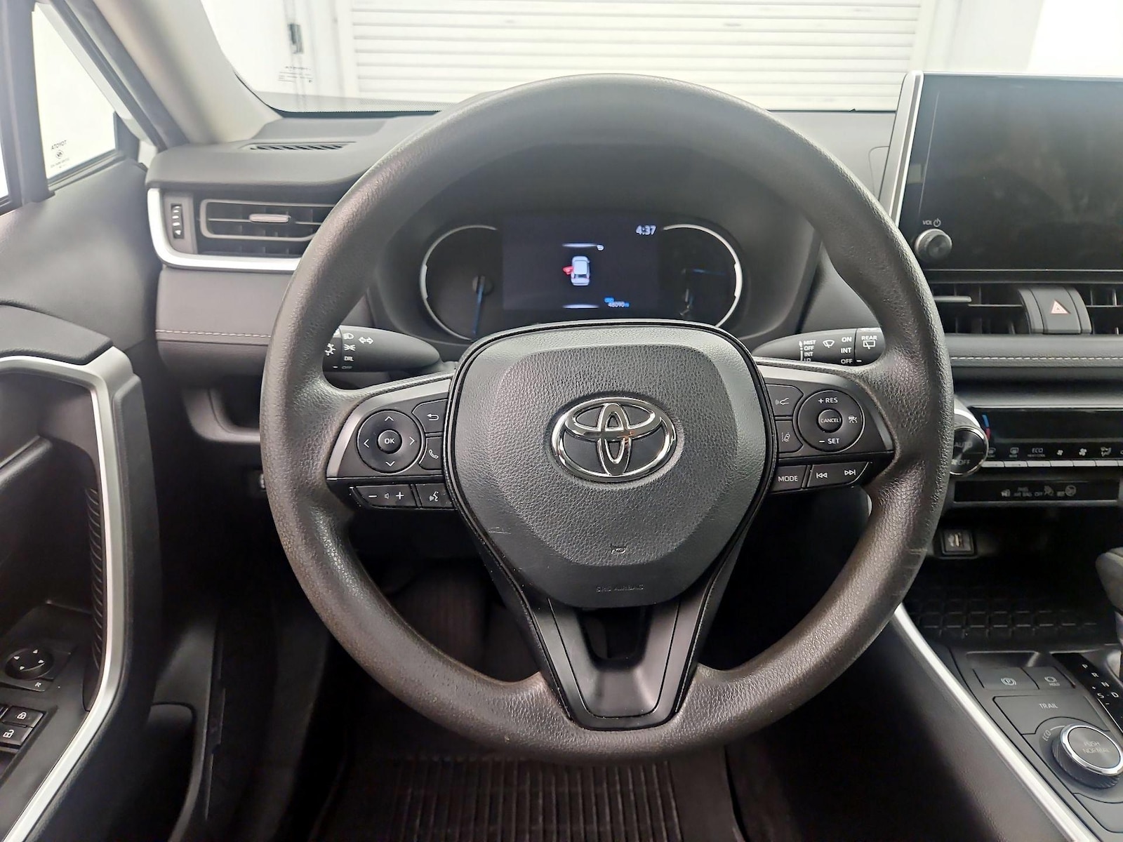 2024 Toyota RAV4 LE - Photo 11