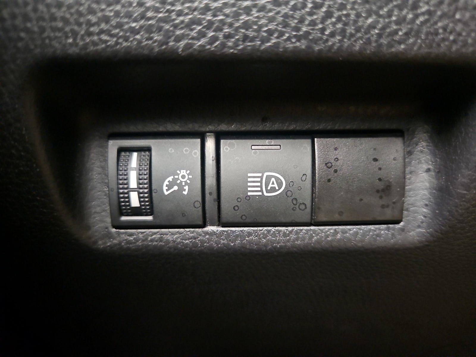 2024 Toyota RAV4 LE - Photo 14
