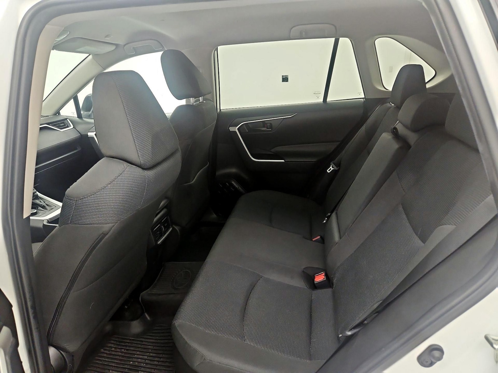 2024 Toyota RAV4 LE - Photo 20