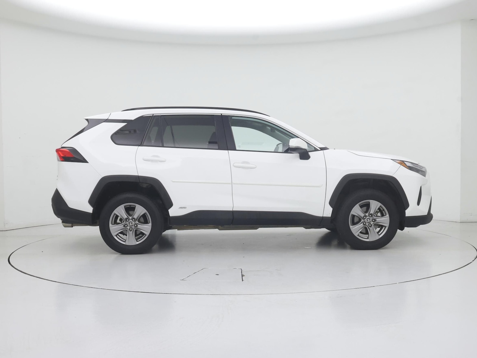 2024 Toyota RAV4 LE - Photo 8