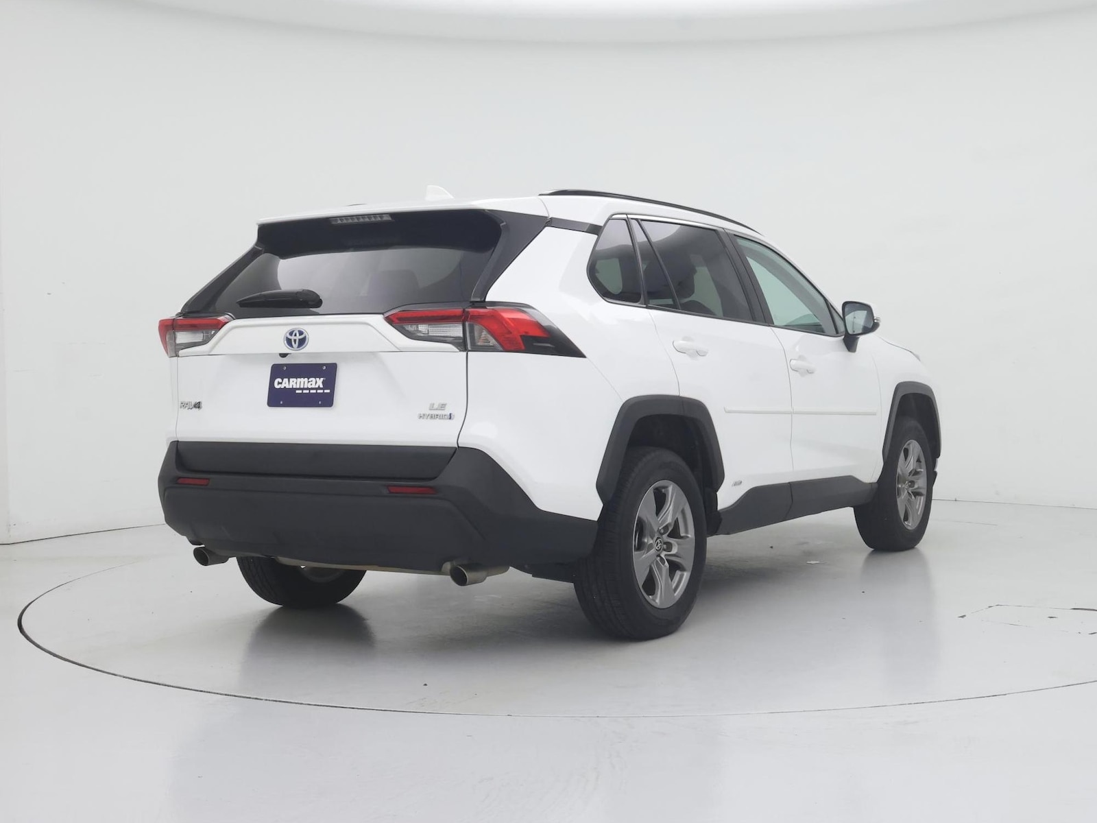 2024 Toyota RAV4 LE - Photo 9