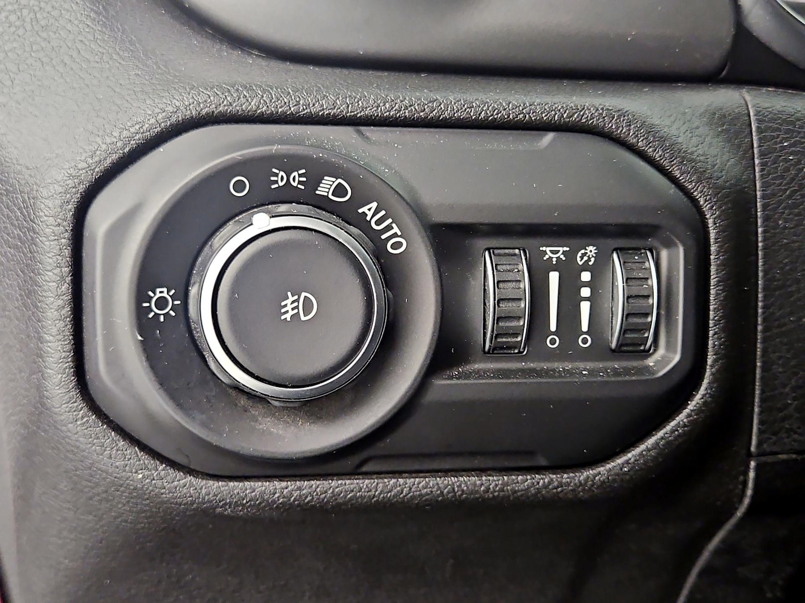 2021 Jeep Wrangler Unlimited Sahara - Photo 14