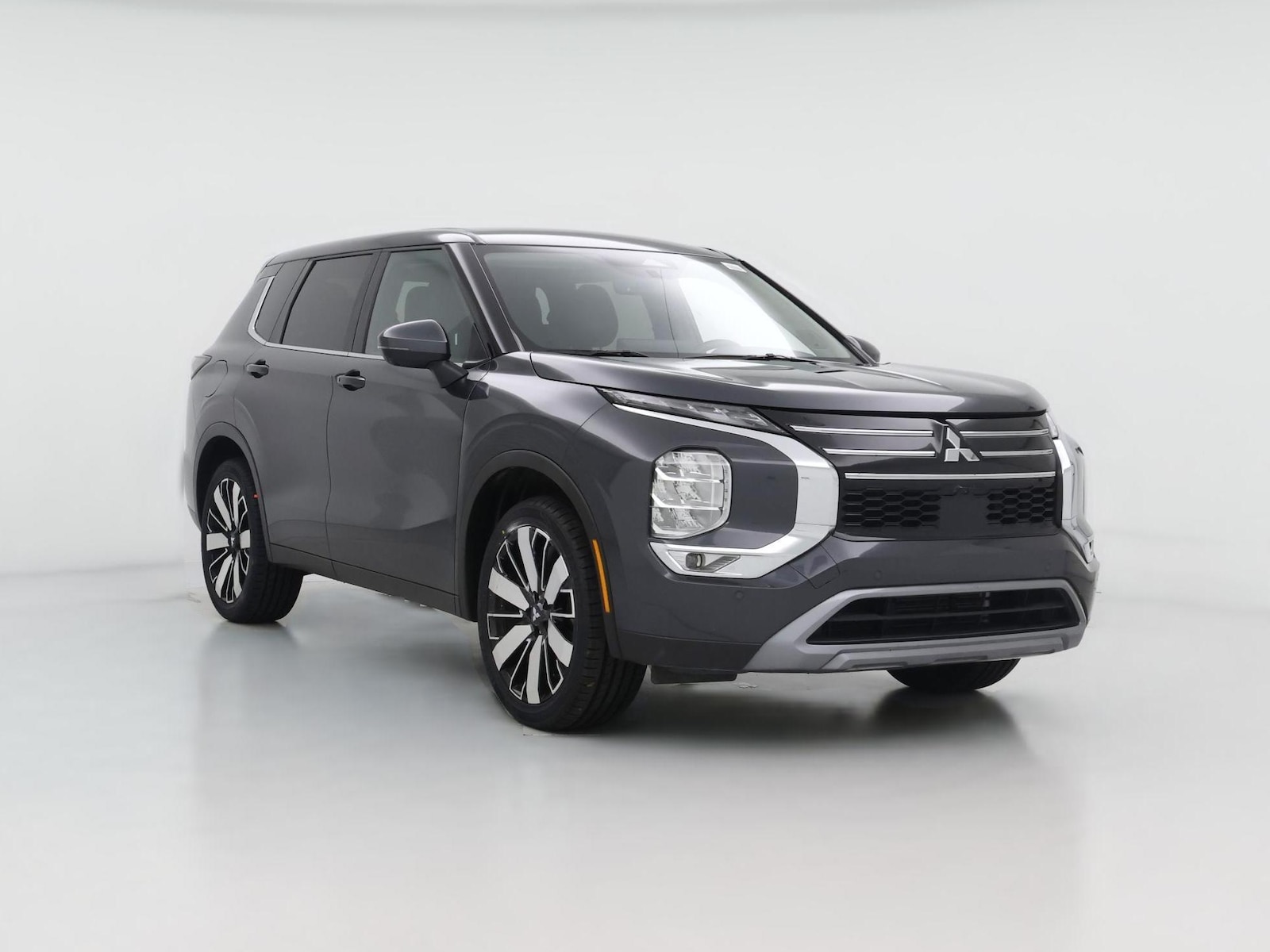 2025 Mitsubishi Outlander SE - Photo 1