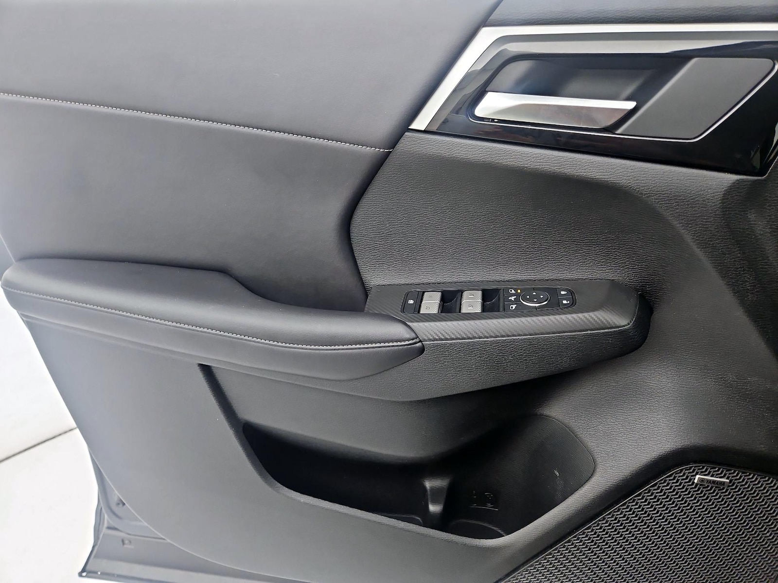 2025 Mitsubishi Outlander SE - Photo 13