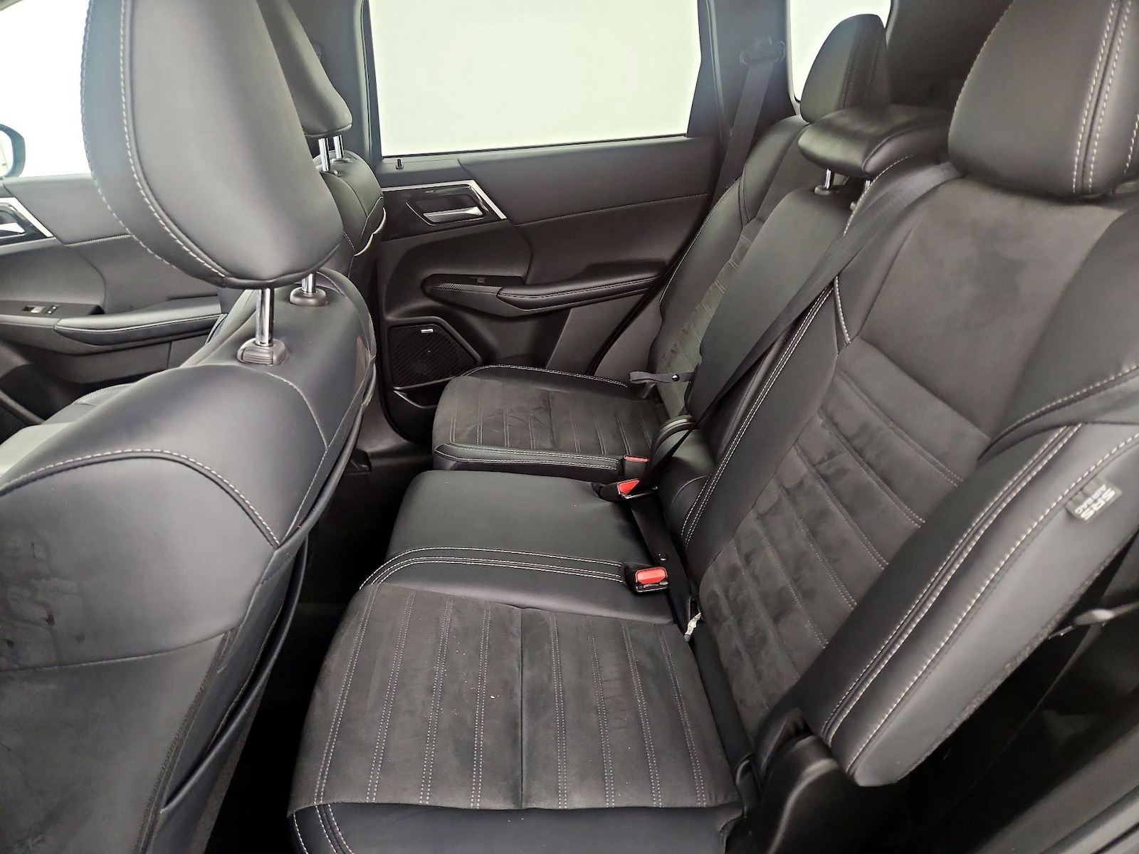2025 Mitsubishi Outlander SE - Photo 21